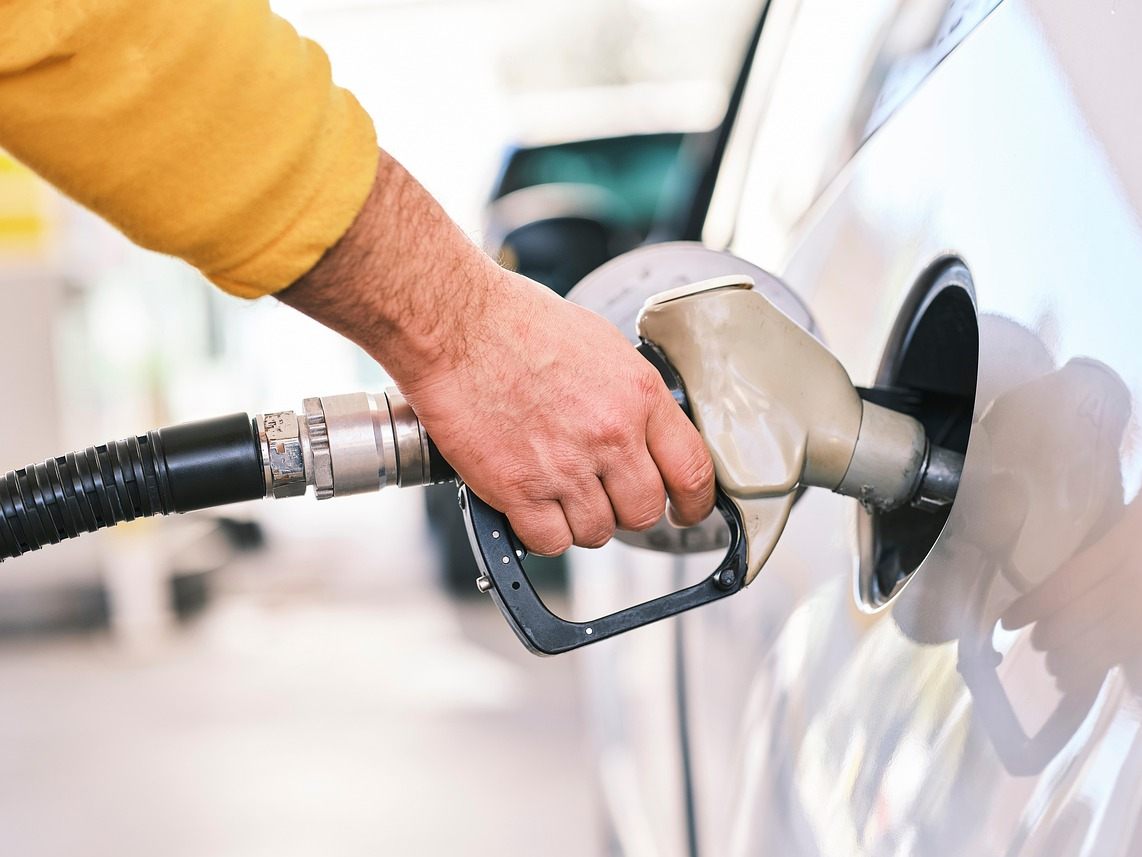 Karfreitag ist ein großer Bußtag an der Tankstelle. Karfreitag ist ein großer Bußtag an der Tankstelle.
