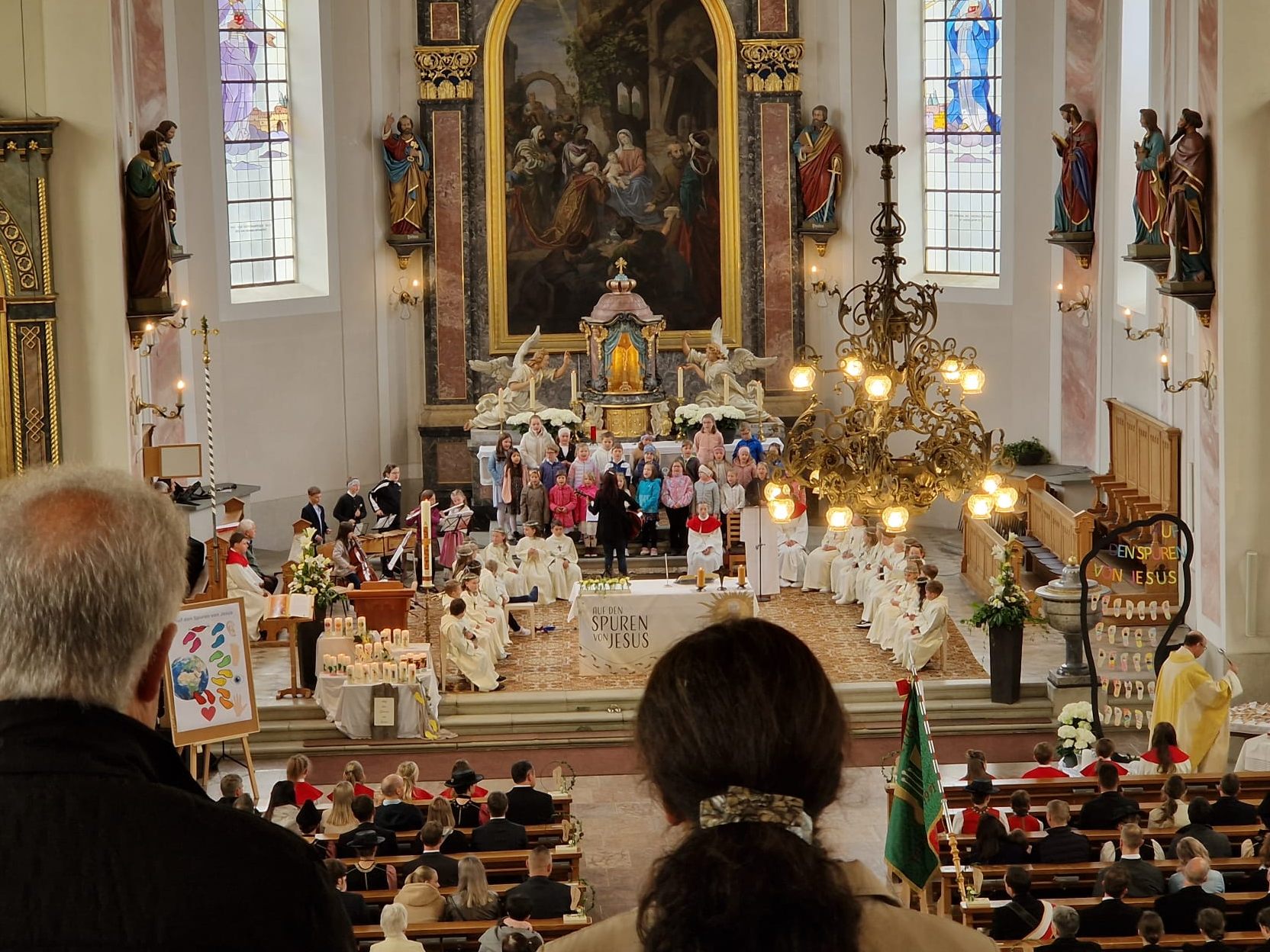 Wir suchen die schönsten Momente der Erstkommunion 2025.