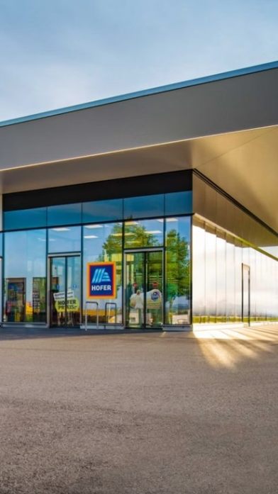 Diskonter Hofer bietet Öko-Strom der Energie AG an.