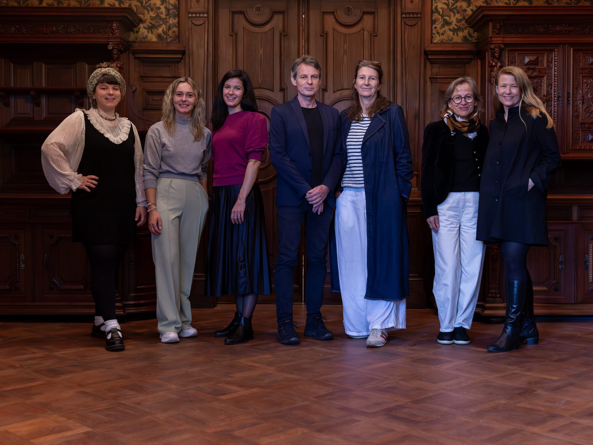Das Team des Literaturhauses: v. l. Valerie Meinitzer (Social Media), Marina Höfler (Projektmanagement), Jenny Spiegel (Kinder- und Jugendprogramm, PR), Wolfgang Mörth (Obfrau-Stellvertreter, literatur.ist), Daniela Egger (Obfrau, literatur.ist), Eva-Maria Alge (Buchhaltung) und Frauke Kühn (Geschäftsführung) Das Team des Literaturhauses: v. l. Valerie Meinitzer (Social Media), Marina Höfler (Projektmanagement), Jenny Spiegel (Kinder- und Jugendprogramm, PR), Wolfgang Mörth (Obfrau-Stellvertreter, literatur.ist), Daniela Egger (Obfrau, literatur.ist), Eva-Maria Alge (Buchhaltung) und Frauke Kühn (Geschäftsführung)