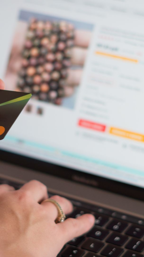 Mit diesen Tipps fällt einem das Sparen beim Online-Shopping leichter.