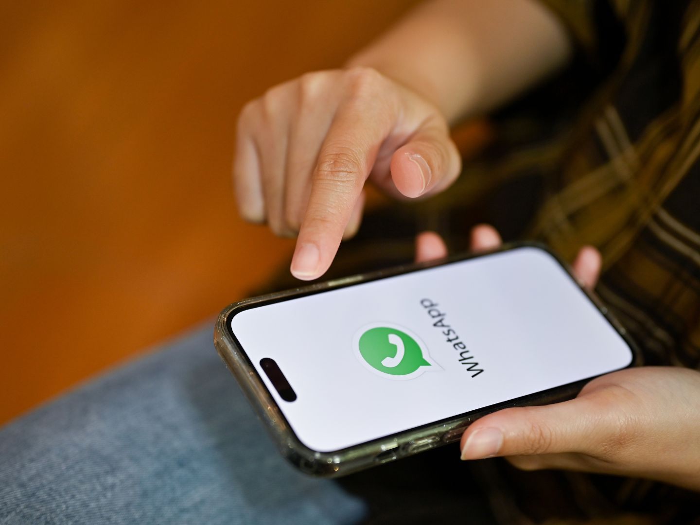 WhatsApp bringt 12 neue Features für iPhone-User. Von Gruppenfunktionen bis Videonotizen: Hier findest du alle Neuerungen im Überblick.