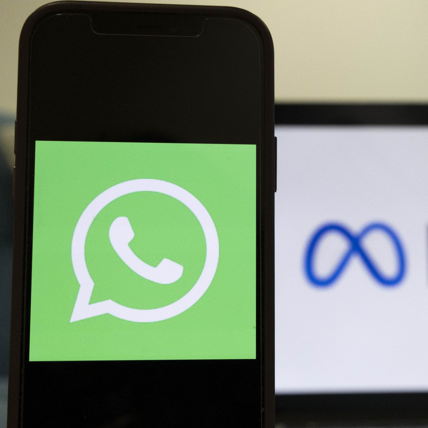 Meta greift ein: WhatsApp testet ein monatliches Broadcast-Limit, um Spam einzudämmen.