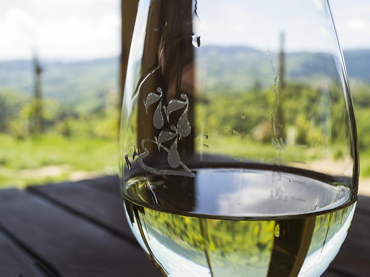 Im heimischen Wein ist mehr Ewigkeitschemikalie als in Wasser.