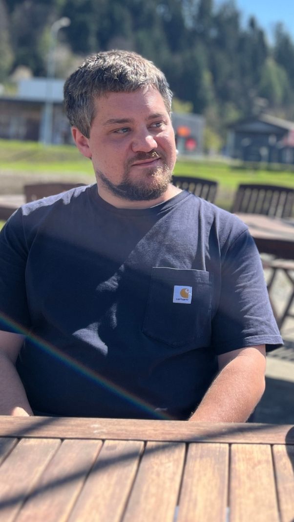 Nach einem Brand ist Fabians Zuhause nicht mehr bewohnbar.