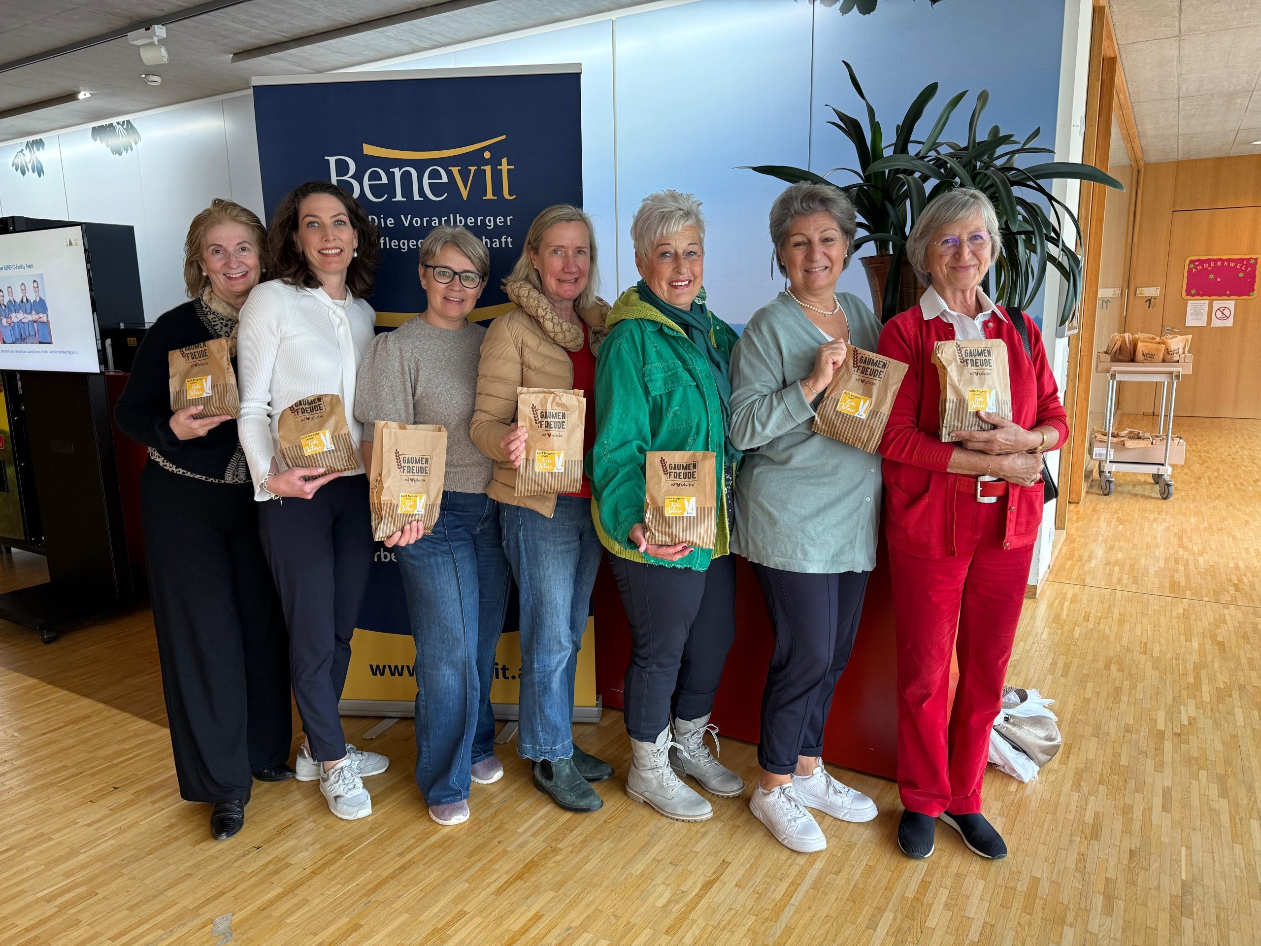 GUTA Vorstand vorm Sozialzentrum Weidach