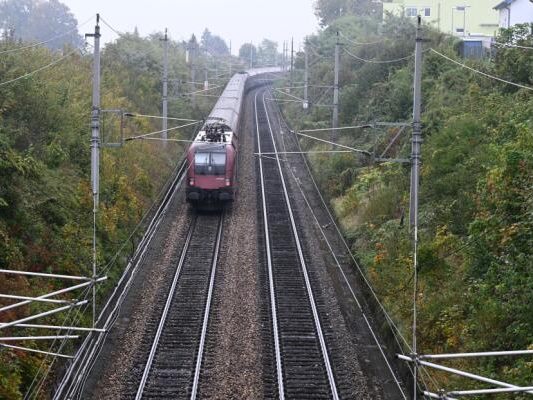 Der Fernverkehr muss für 25 Tage zurück auf die "alte" Westbahnstrecke Der Fernverkehr muss für 25 Tage zurück auf die "alte" Westbahnstrecke