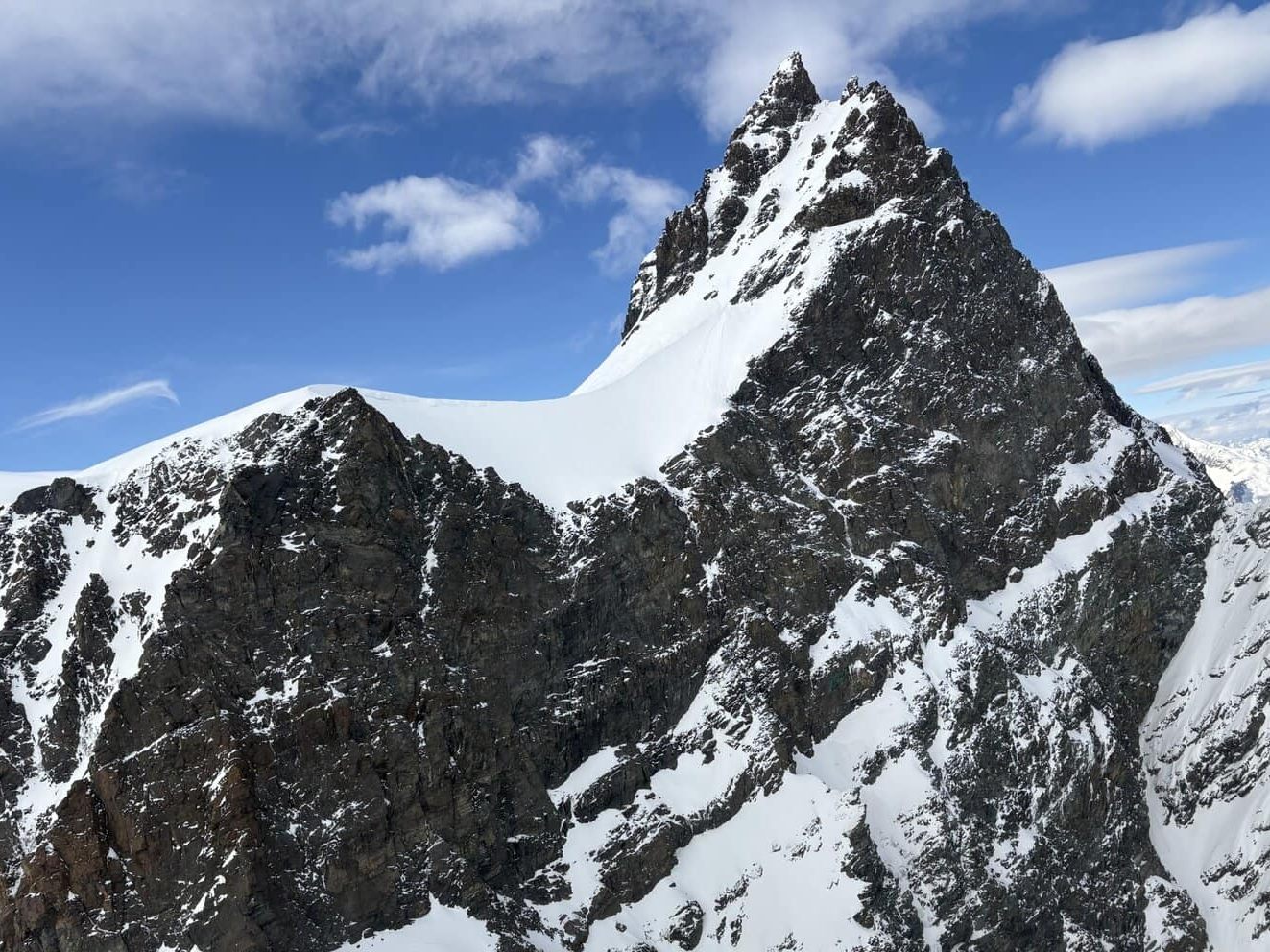 Die Skitourengeher waren am Rimpfischhorn unterwegs. Die Skitourengeher waren am Rimpfischhorn unterwegs.