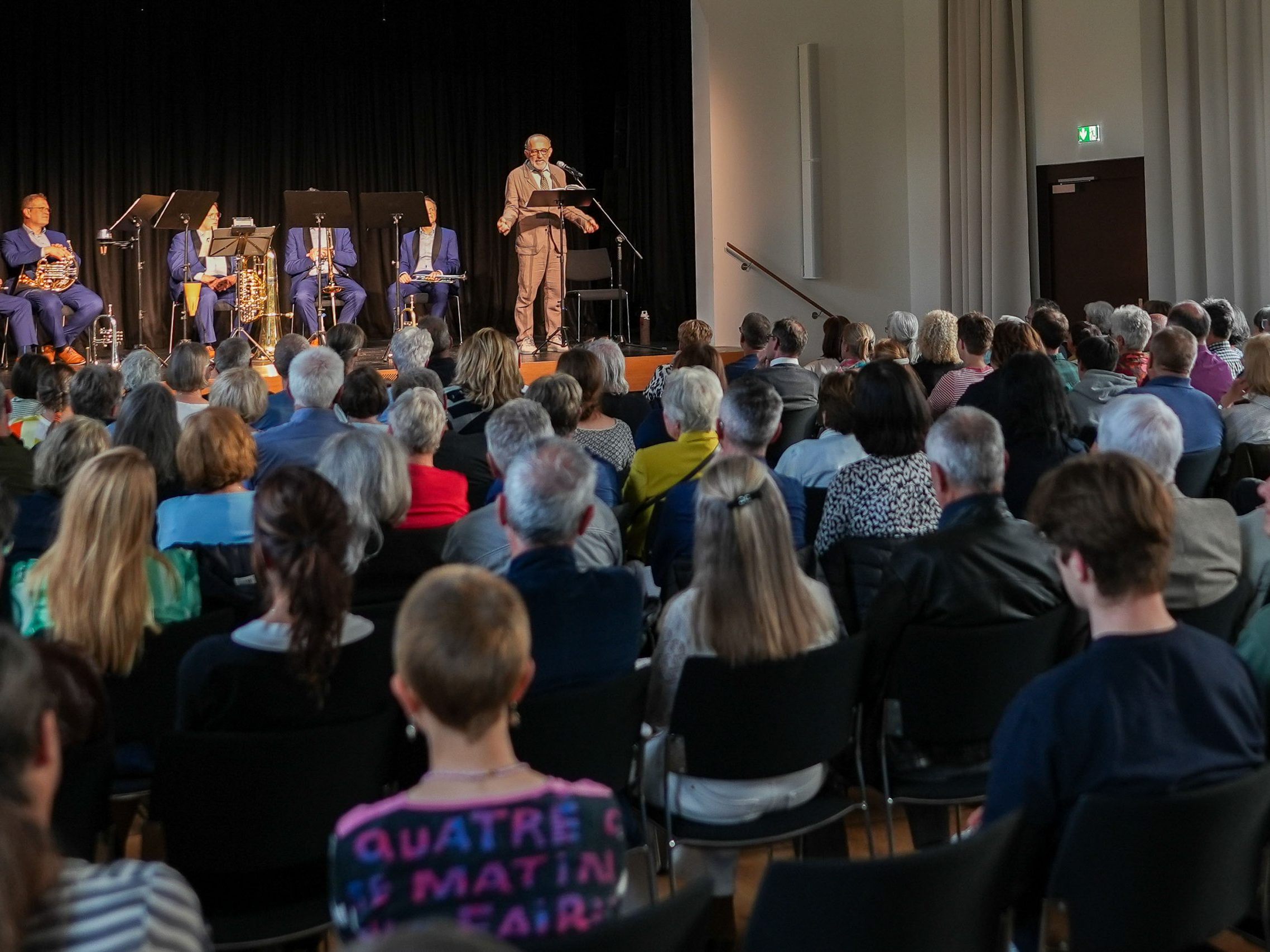Die zahlreich erschienenen Besucher:innen genossen einen Abend voller Schauspiel-, Text- und Spielkunst. Die zahlreich erschienenen Besucher:innen genossen einen Abend voller Schauspiel-, Text- und Spielkunst.