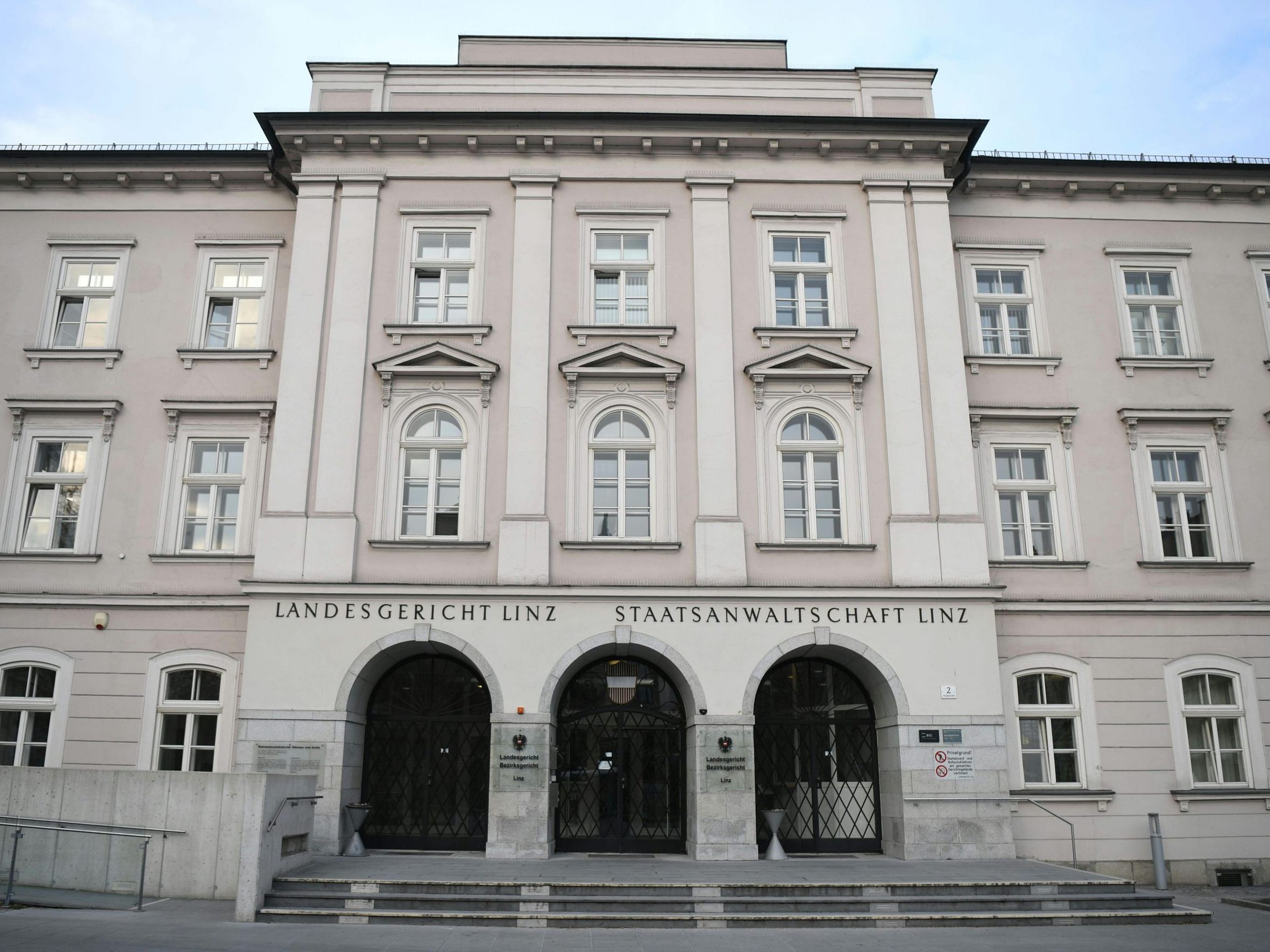 Als Grund für seine Taten habe der Bursche "Stress in der Schule" genannt. Als Grund für seine Taten habe der Bursche "Stress in der Schule" genannt.