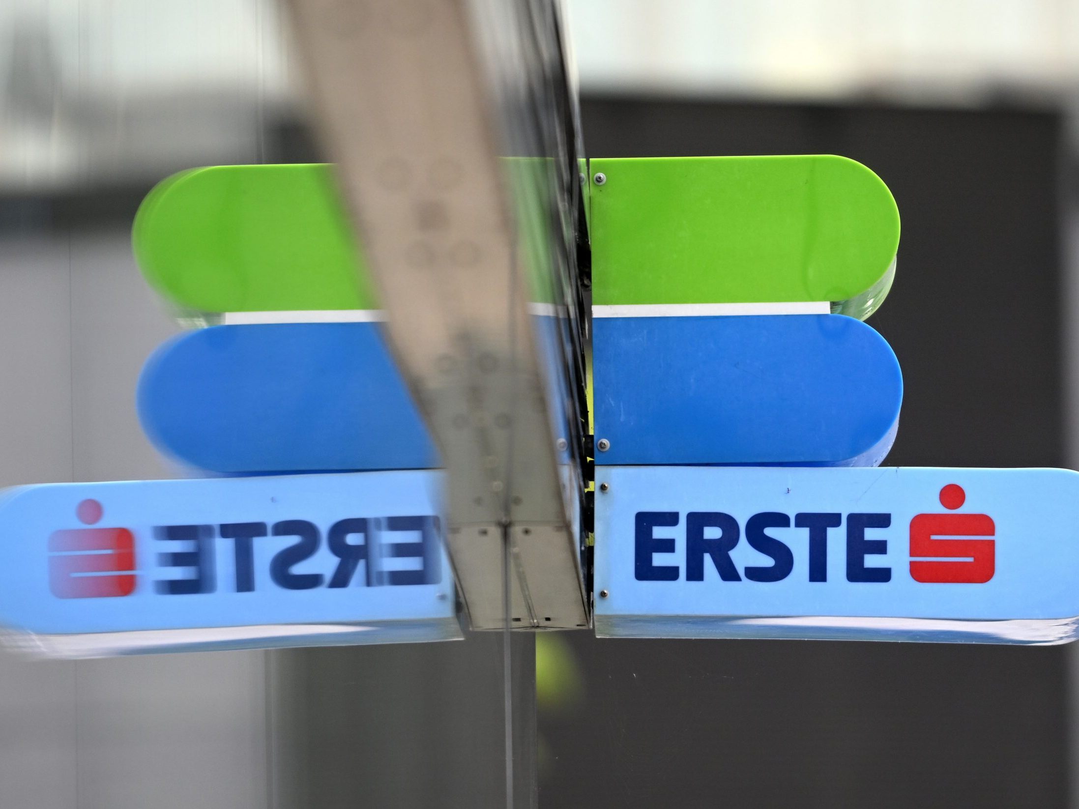 Die Erste Group steigt in Polen ein und erwirbt für rund 6,8 Mrd. Euro einen "beherrschenden Anteil von 49 Prozent" an der Santander Bank Polska.
