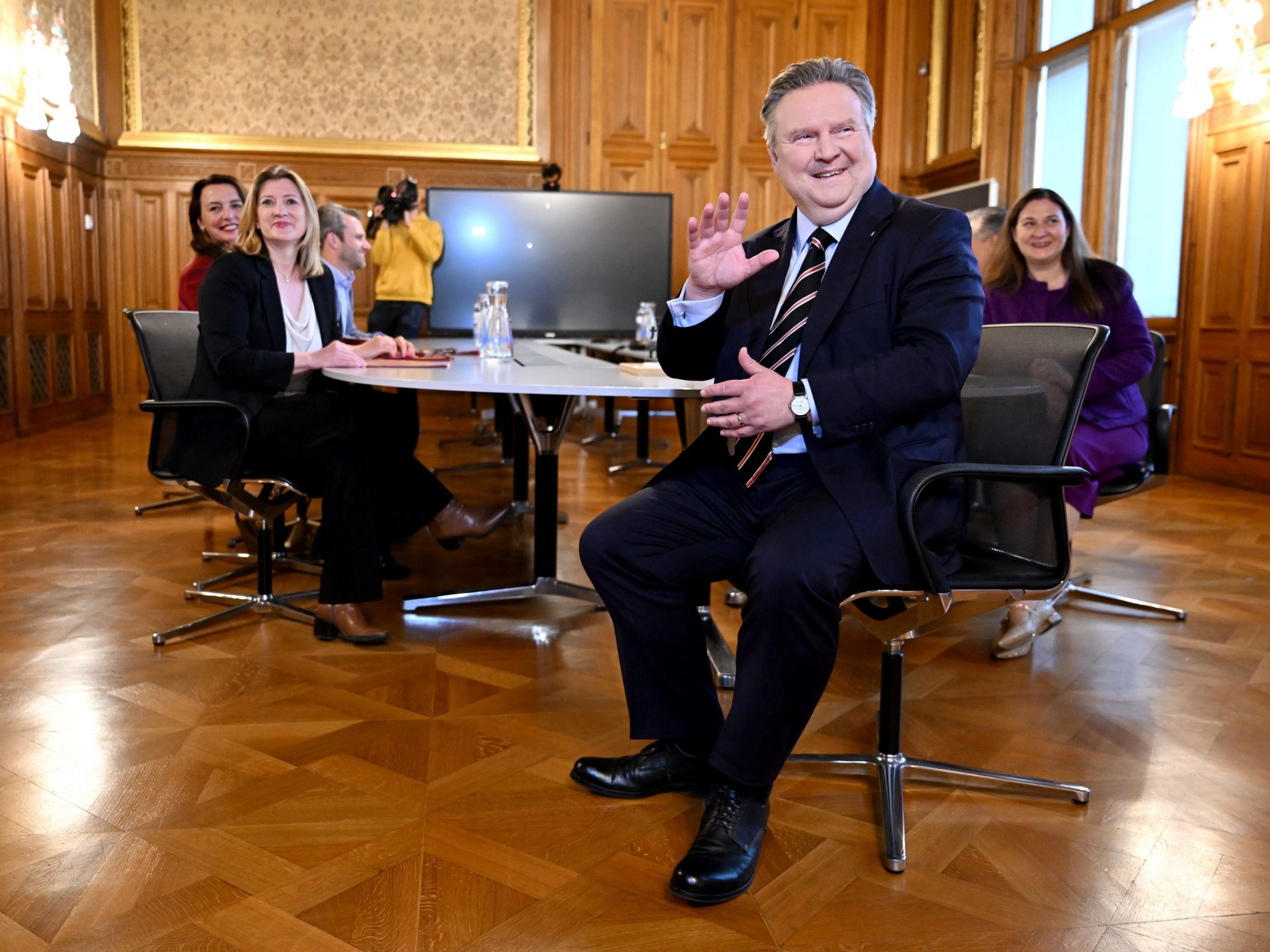 Beim heutigen Treffen ging es um die Planung der nächsten Verhandlungsrunden, Beim heutigen Treffen ging es um die Planung der nächsten Verhandlungsrunden,