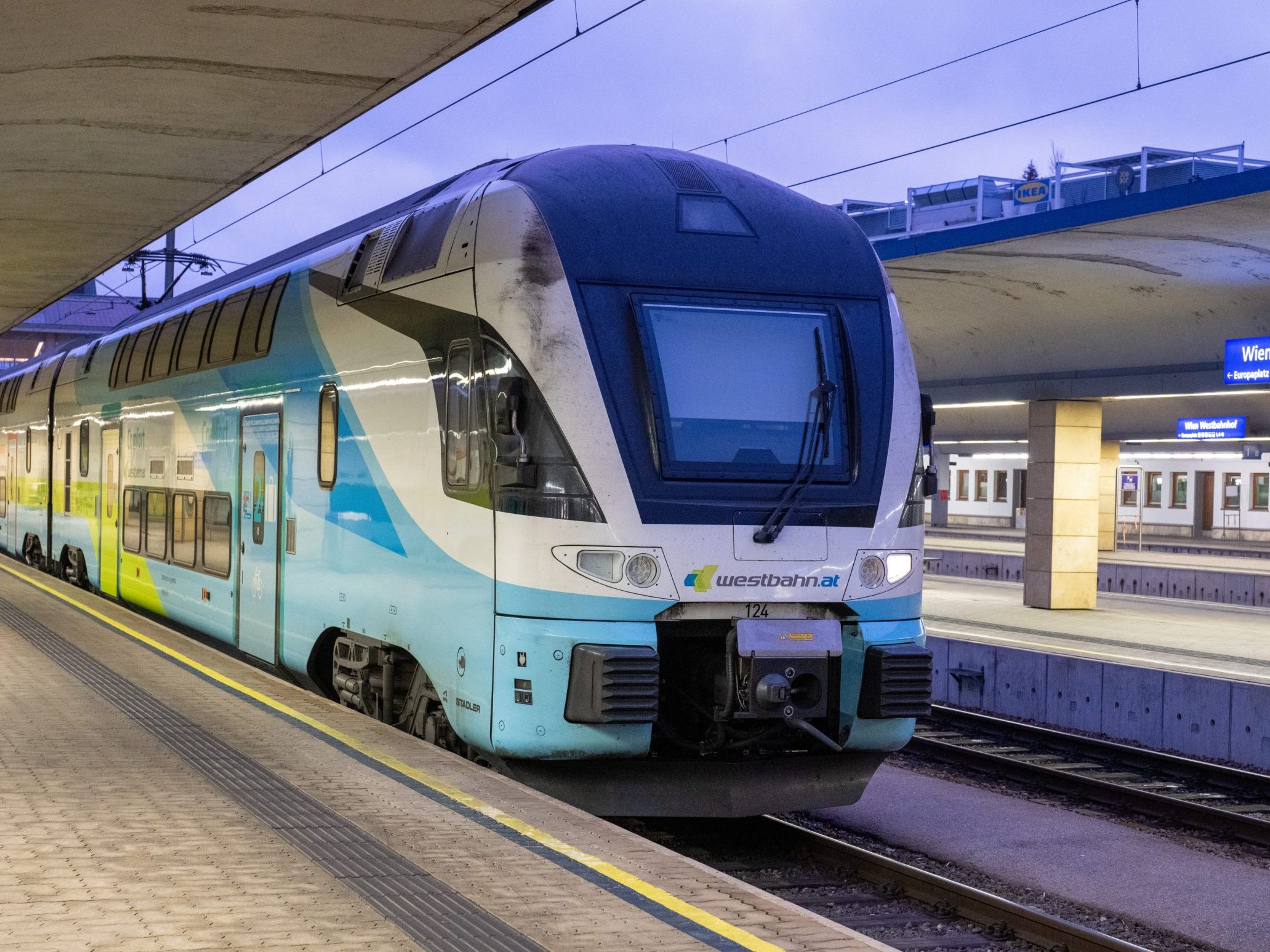 Die neue Westbahnstrecke ist bis 5. Juni gesperrt. Die ÖBB führen nach dem Hochwasser 2024 letzte Reparaturen durch. Züge fahren über die alte Strecke.
