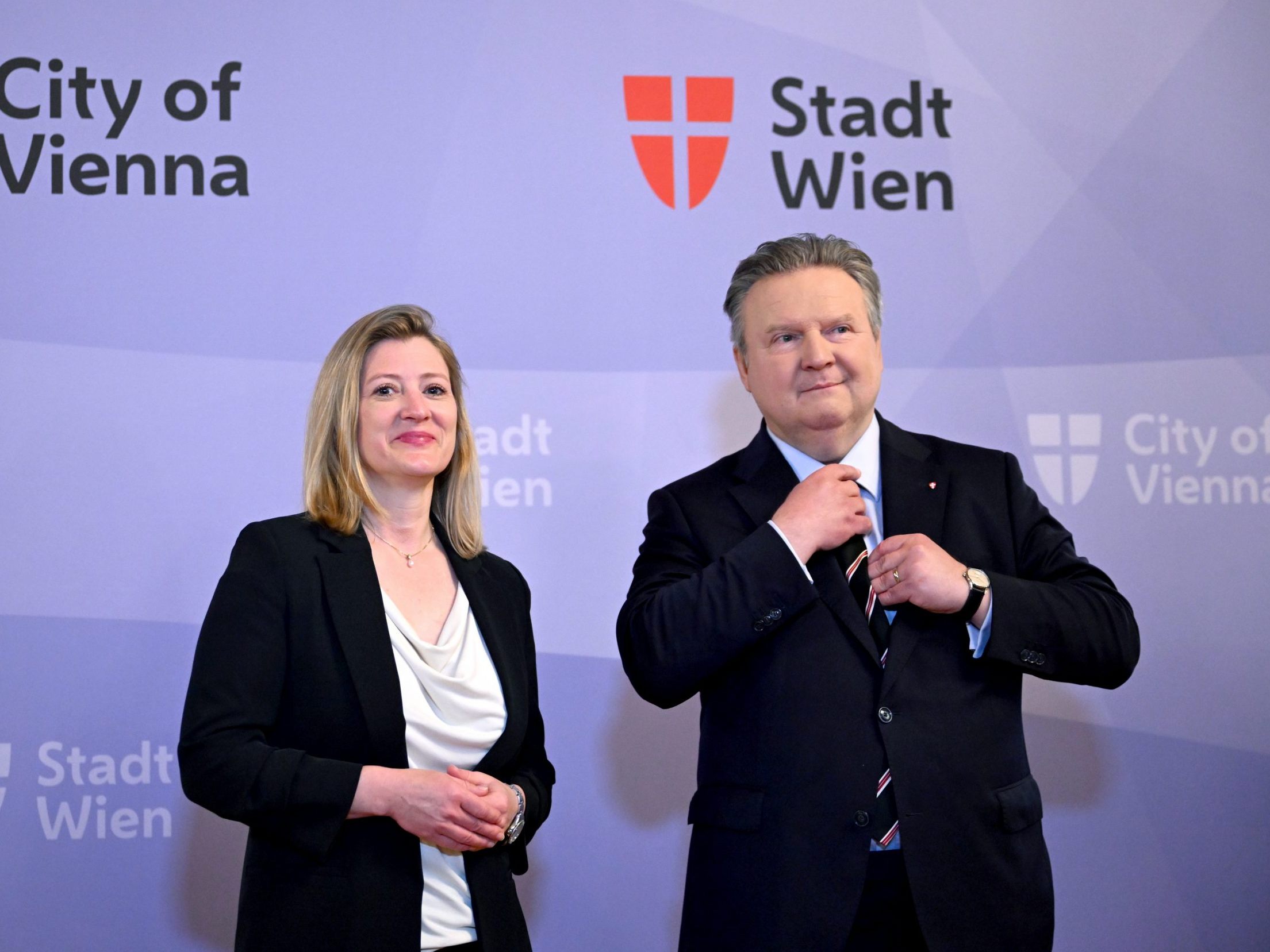 Die Koalitionsgespräche in Wien sollen in 14 Tagen abgeschlossen werden. Die Koalitionsgespräche in Wien sollen in 14 Tagen abgeschlossen werden.