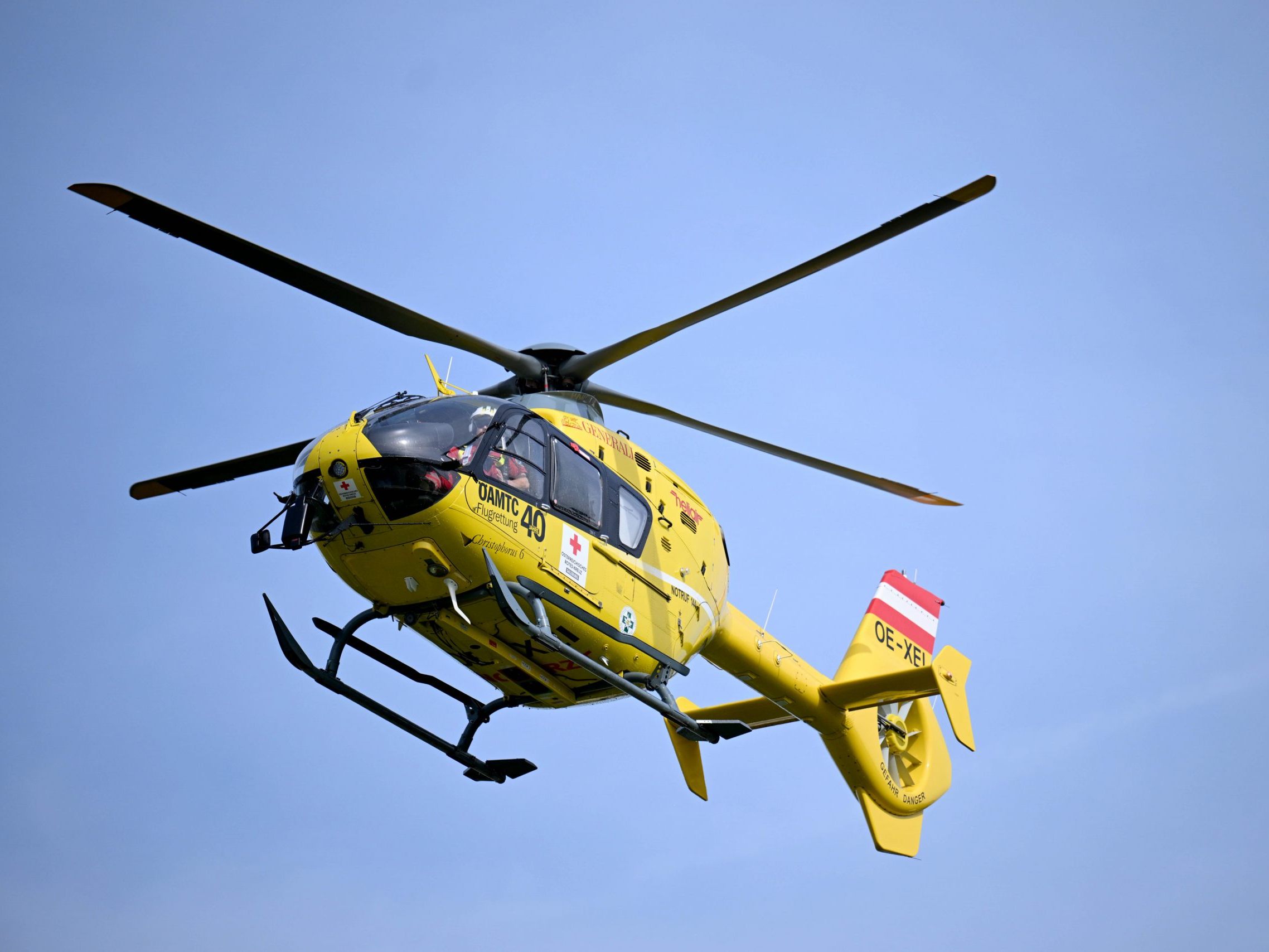 Der Schwerverletzte wurde mit dem Notarzthubschrauber ins Krankenhaus geflogen.