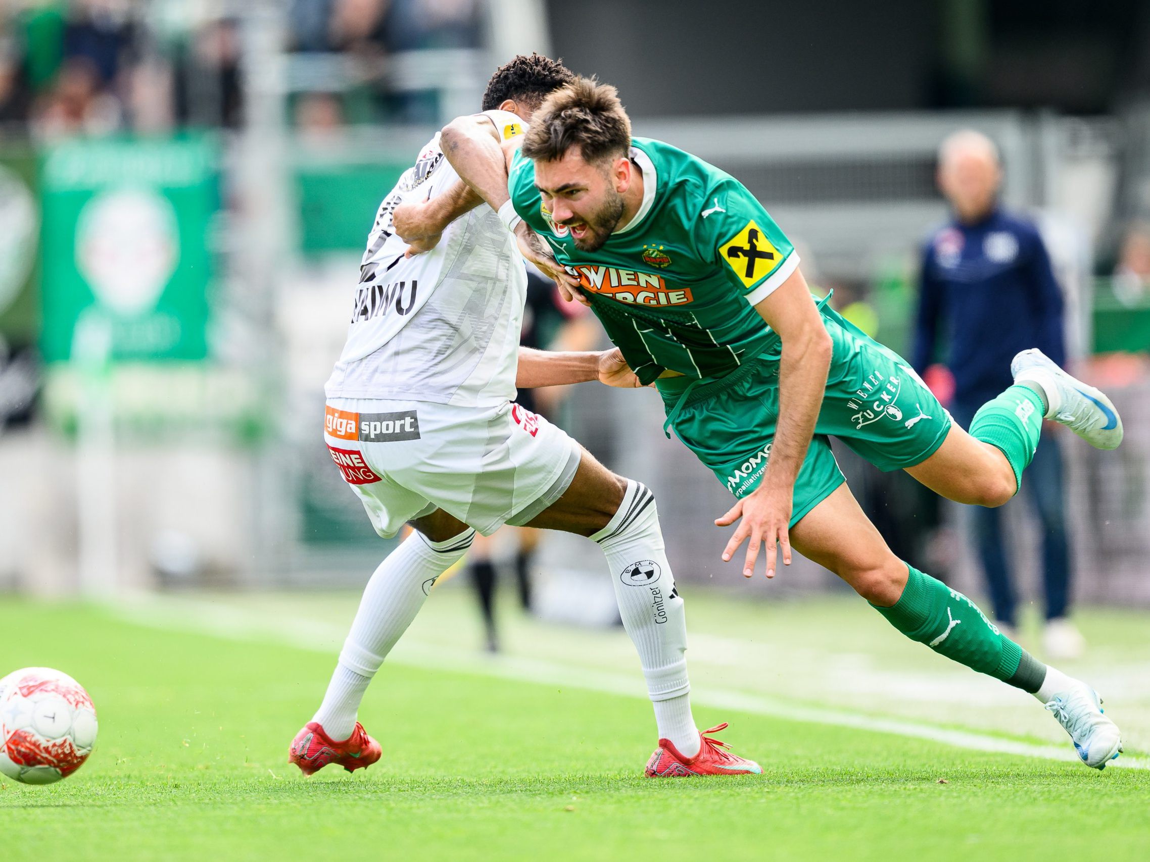 WAC hielt mit einem 1:0-Erfolg gegen Rapid den Rückstand auf Sturm bei drei Zählern. WAC hielt mit einem 1:0-Erfolg gegen Rapid den Rückstand auf Sturm bei drei Zählern.