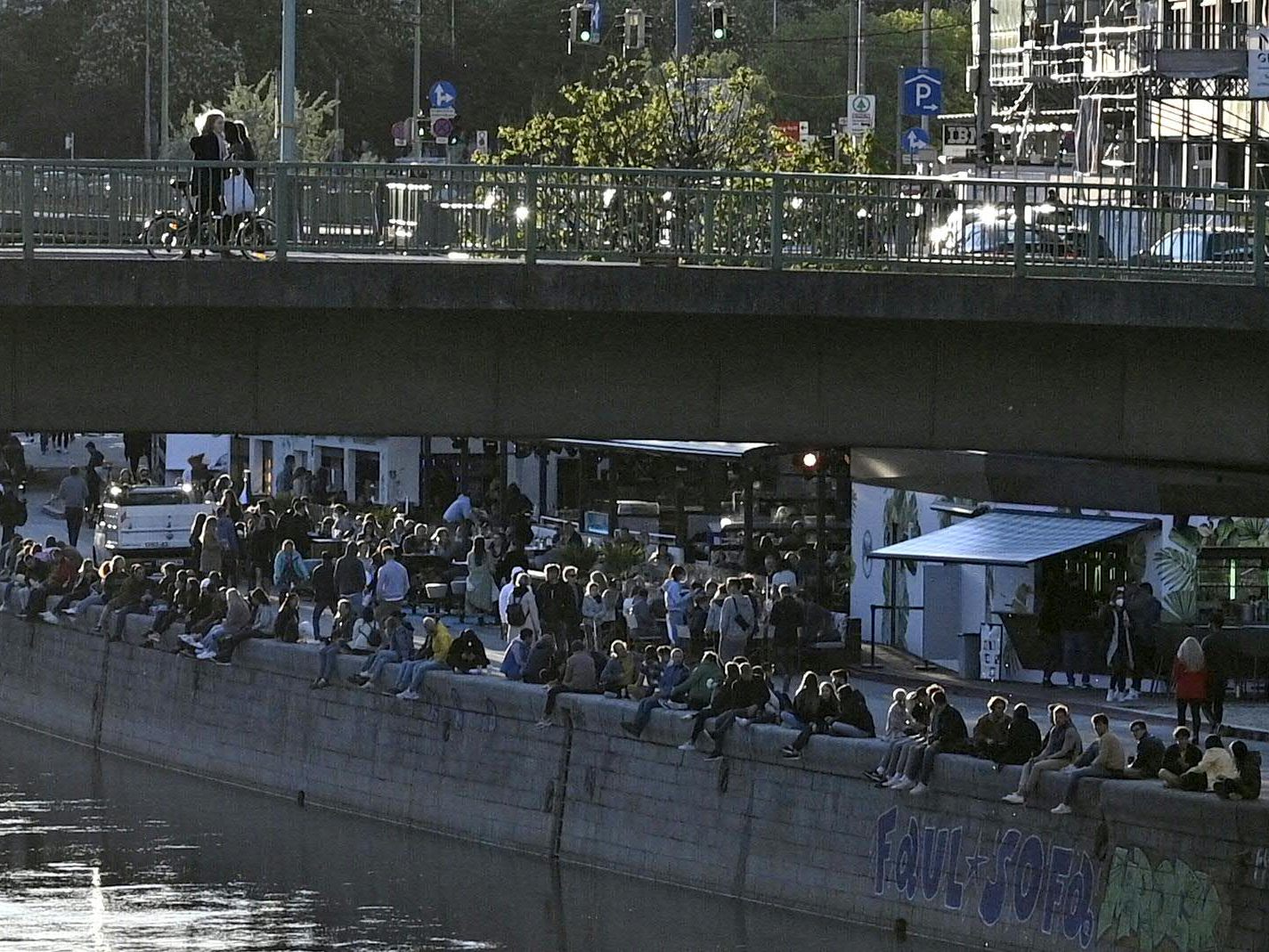 Neben dem Donaukanal sind die Awareness-Teams auch noch an anderen Orten in Wien unterwegs. Neben dem Donaukanal sind die Awareness-Teams auch noch an anderen Orten in Wien unterwegs.