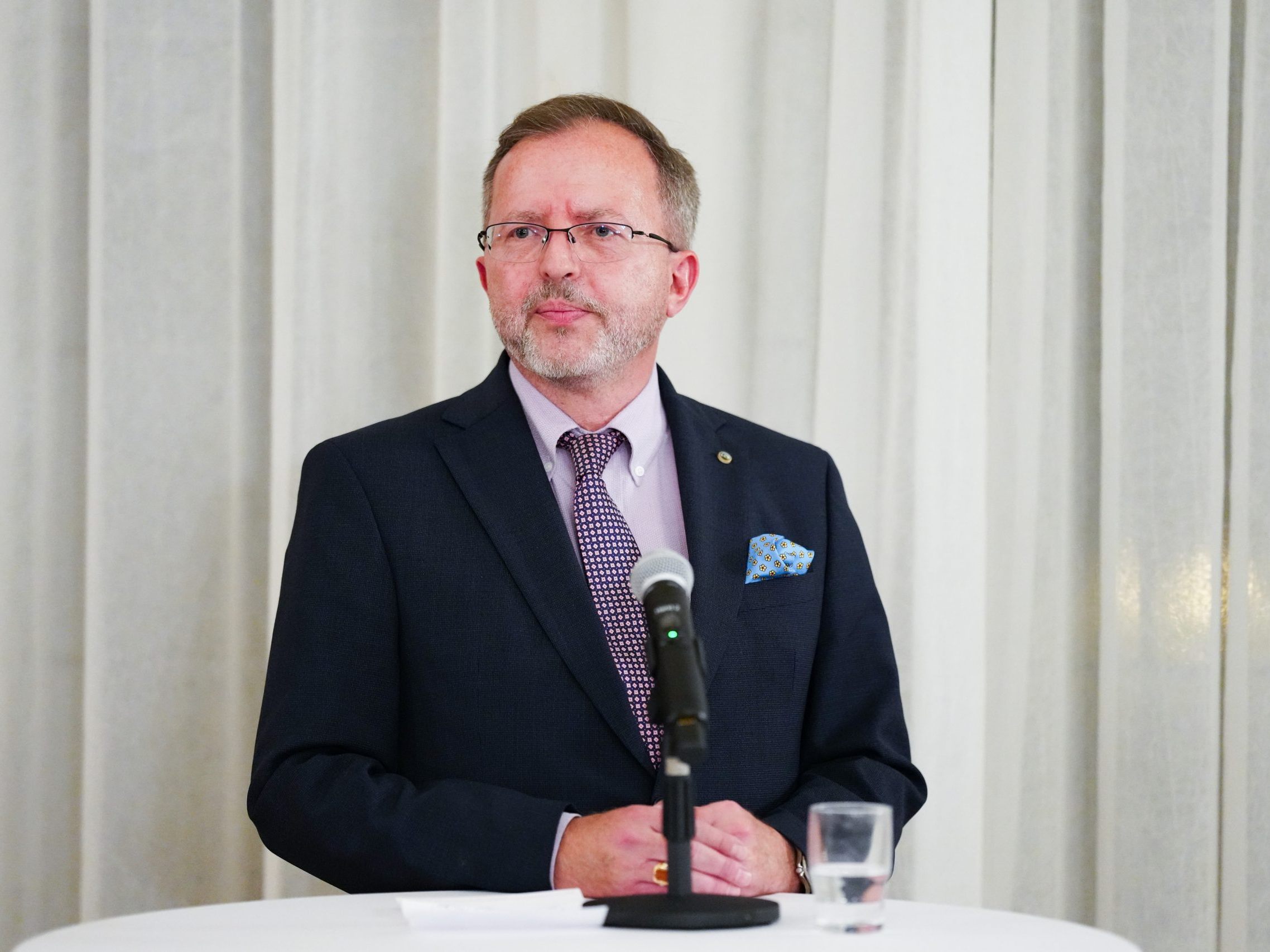 Die Bezirkspartei votierte gegen Ebert. Die Bezirkspartei votierte gegen Ebert.