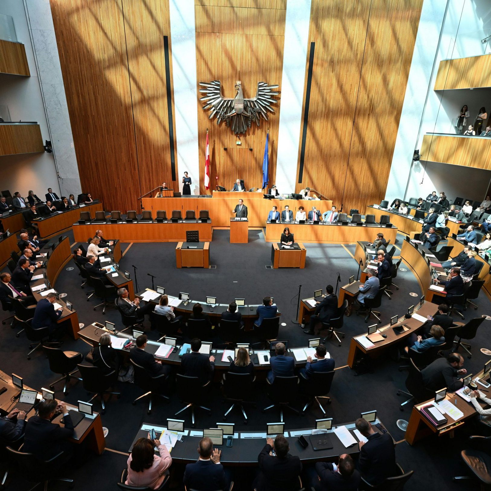 Die Budgetsanierung hat Donnerstagnachmittag im Nationalrat die nächste parlamentarische Hürde genommen.