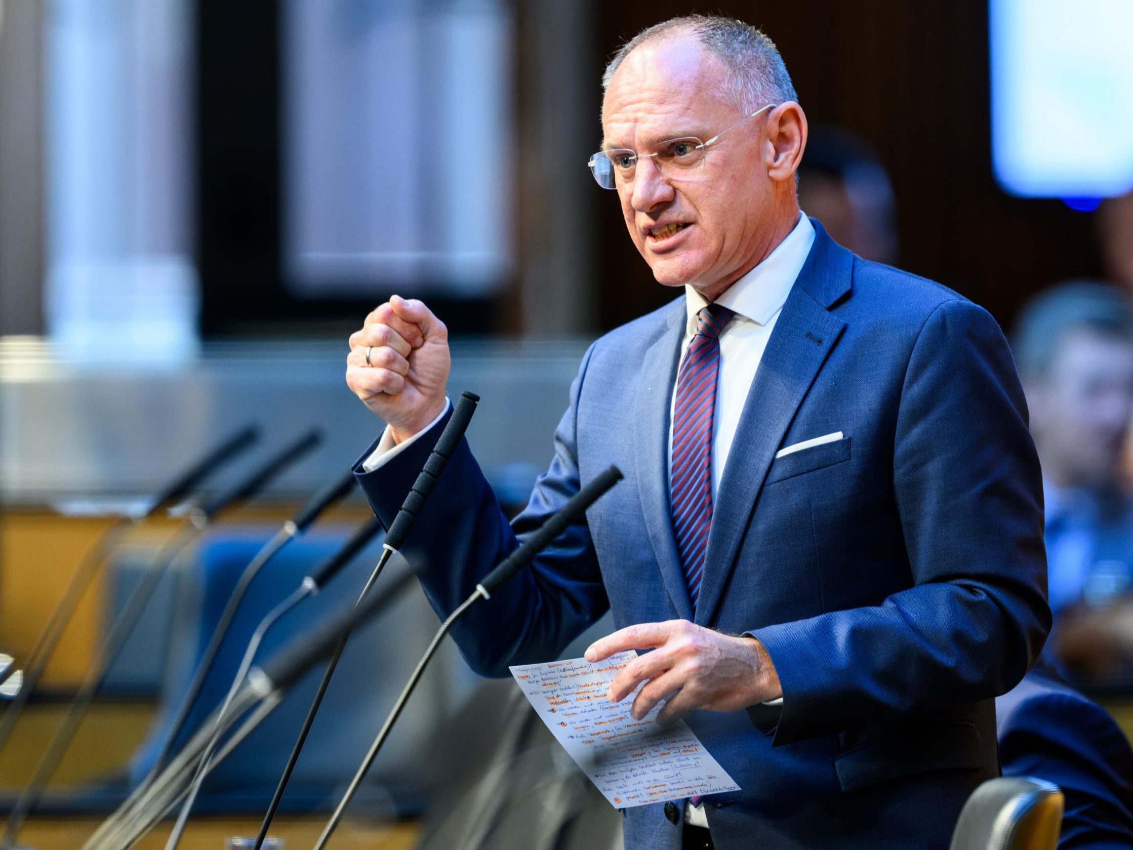 Das Innenministerium will 2025/2026 200 Mio. Euro einsparen. Das Innenministerium will 2025/2026 200 Mio. Euro einsparen.