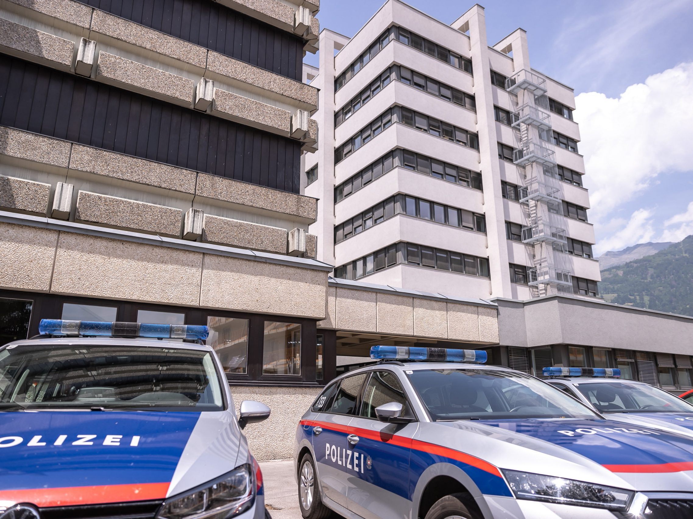 13-Jähriger gesteht Drohung gegen Innsbrucker Schule. 13-Jähriger gesteht Drohung gegen Innsbrucker Schule.