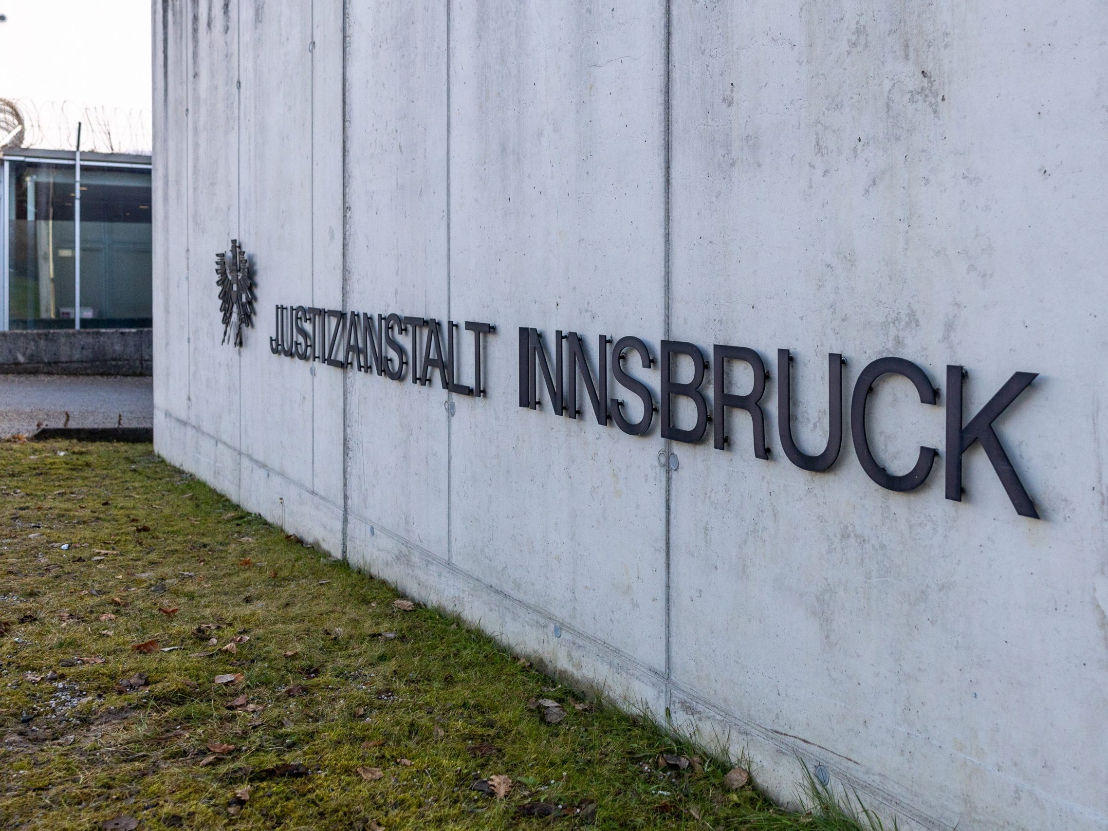 Ein Zivildiener hat in der Justizanstalt Innsbruck für Aufsehen gesorgt. Ein Zivildiener hat in der Justizanstalt Innsbruck für Aufsehen gesorgt.