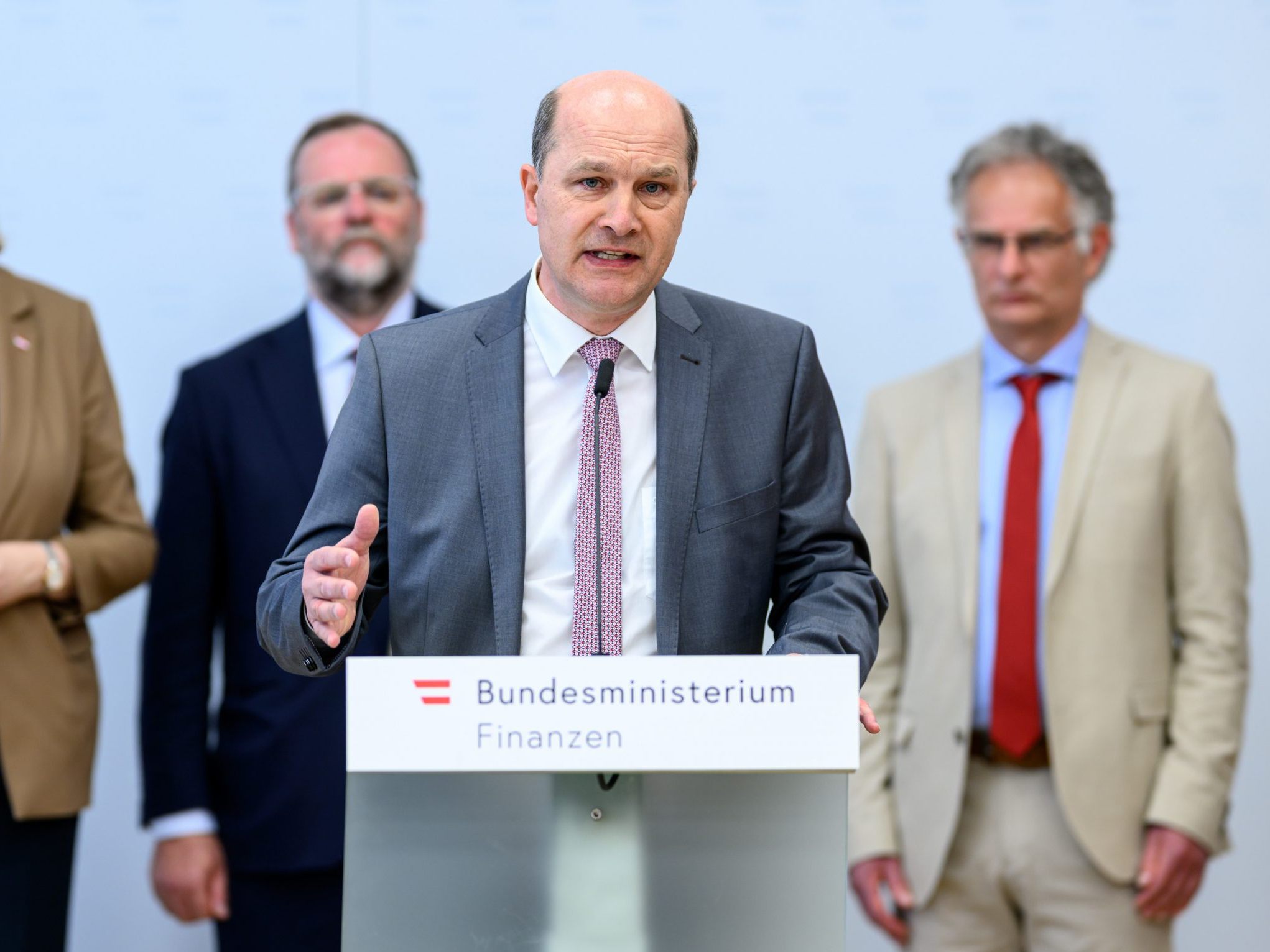 Gemeindebund-Präsident Johannes Pressl ist für eine höhere Grundsteuer und Ambulanzgebühr. Gemeindebund-Präsident Johannes Pressl ist für eine höhere Grundsteuer und Ambulanzgebühr.