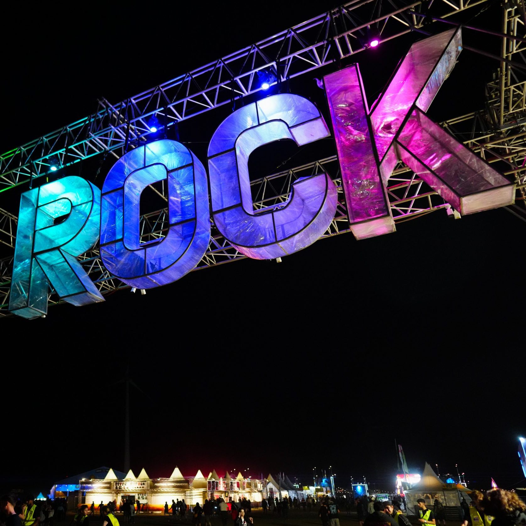 Beim Nova Rock 2025 zeigt sich die Red Stage in neuem Design.
