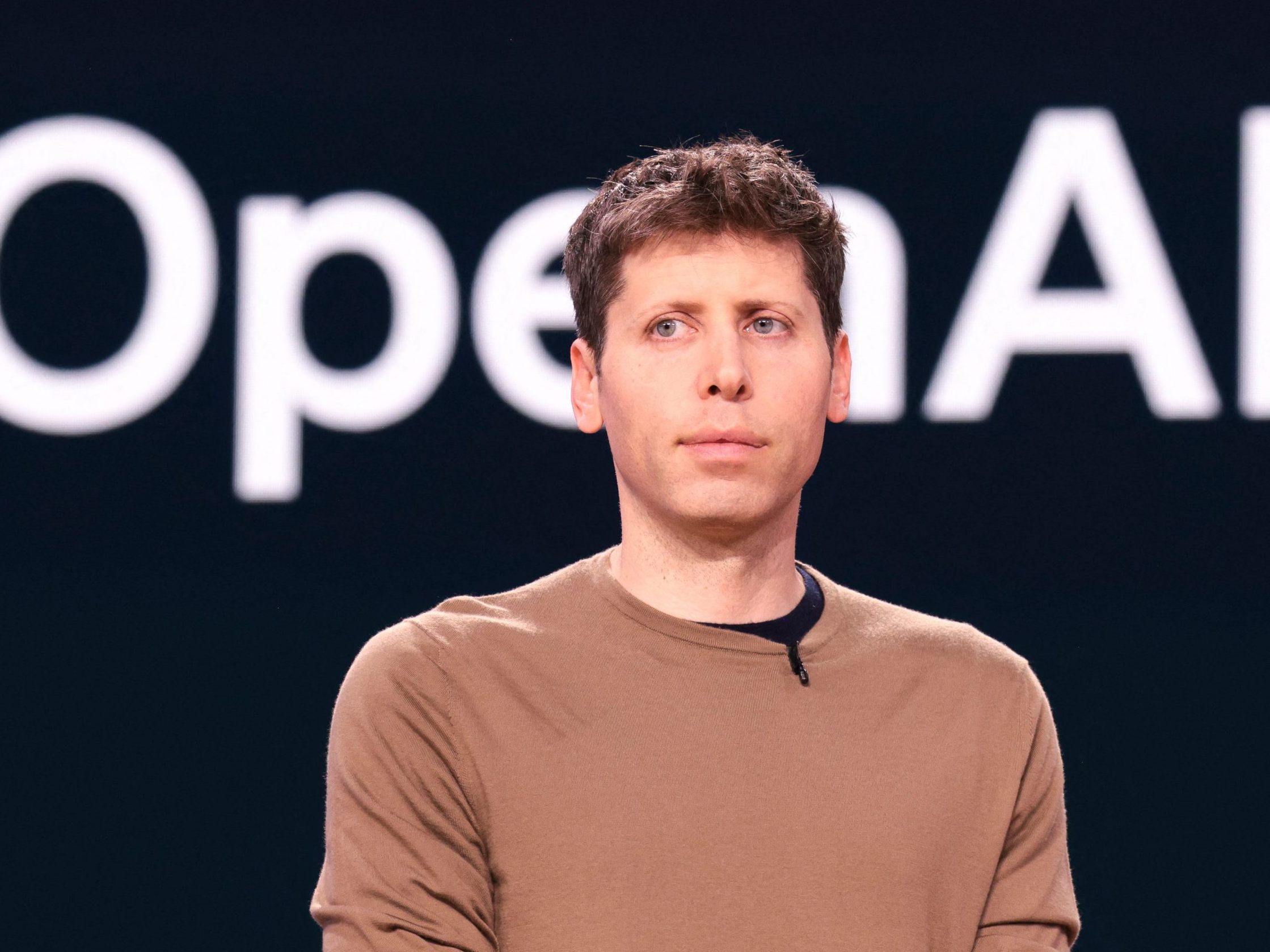 OpenAI-Chef Sam Altman über KI-Höflichkeit und Energieverbrauch. OpenAI-Chef Sam Altman über KI-Höflichkeit und Energieverbrauch.