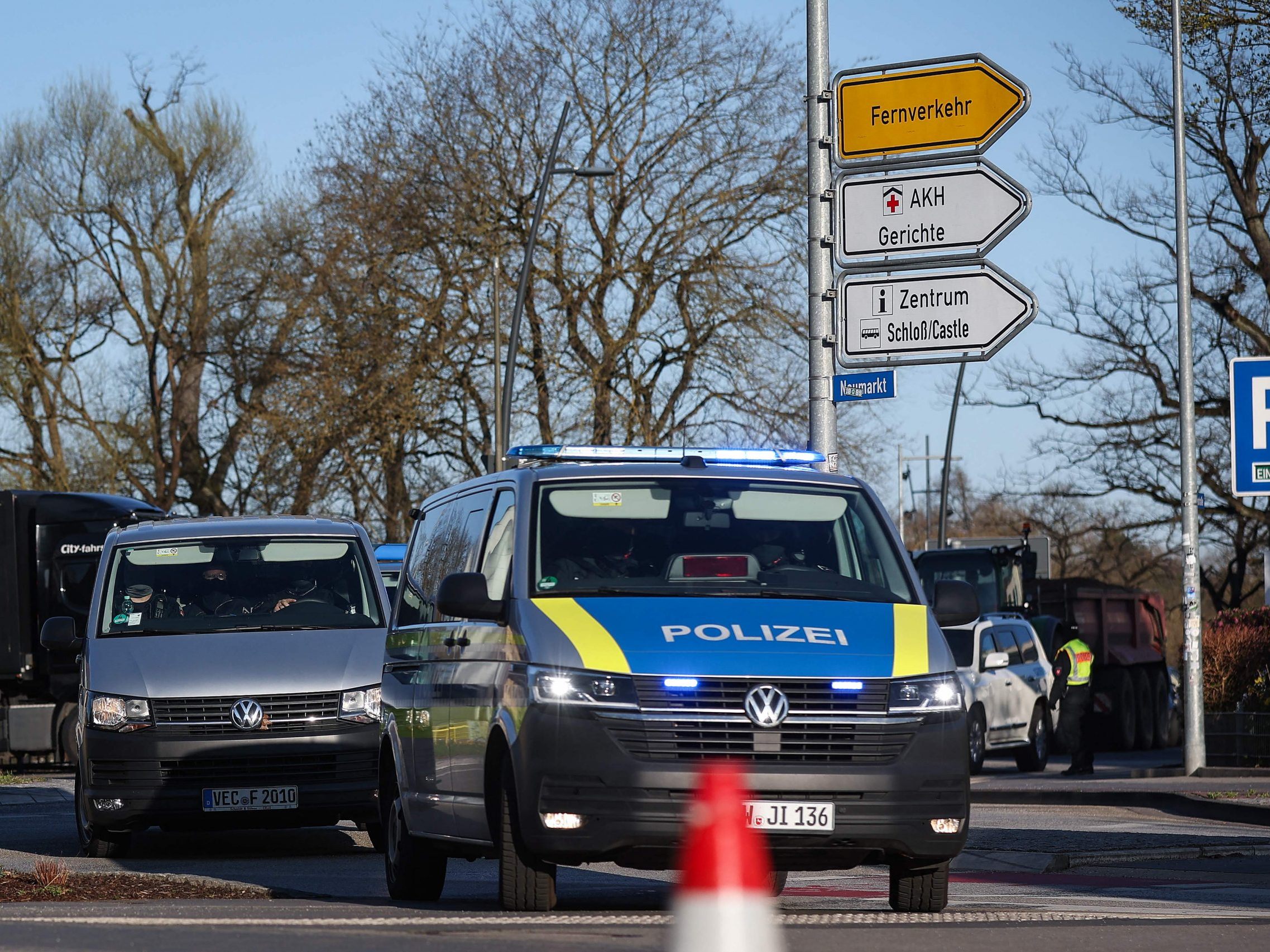 Nach fast 9 Jahren steht der angeklagte Statiker nun vor Gericht. Nach fast 9 Jahren steht der angeklagte Statiker nun vor Gericht.