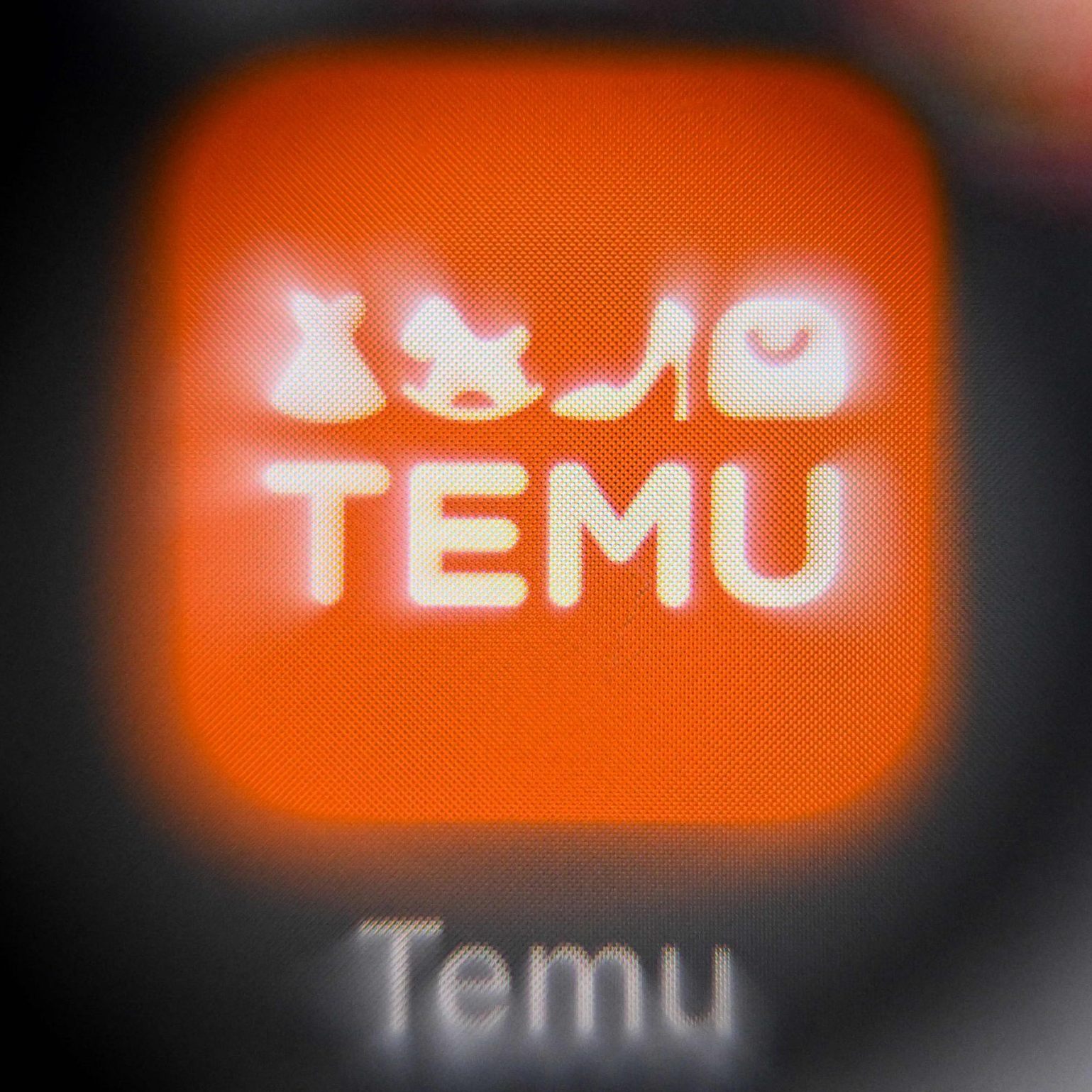 Die EU-Kommission erwägt bis zu zwei Euro Abgabe für Temu-Pakete.