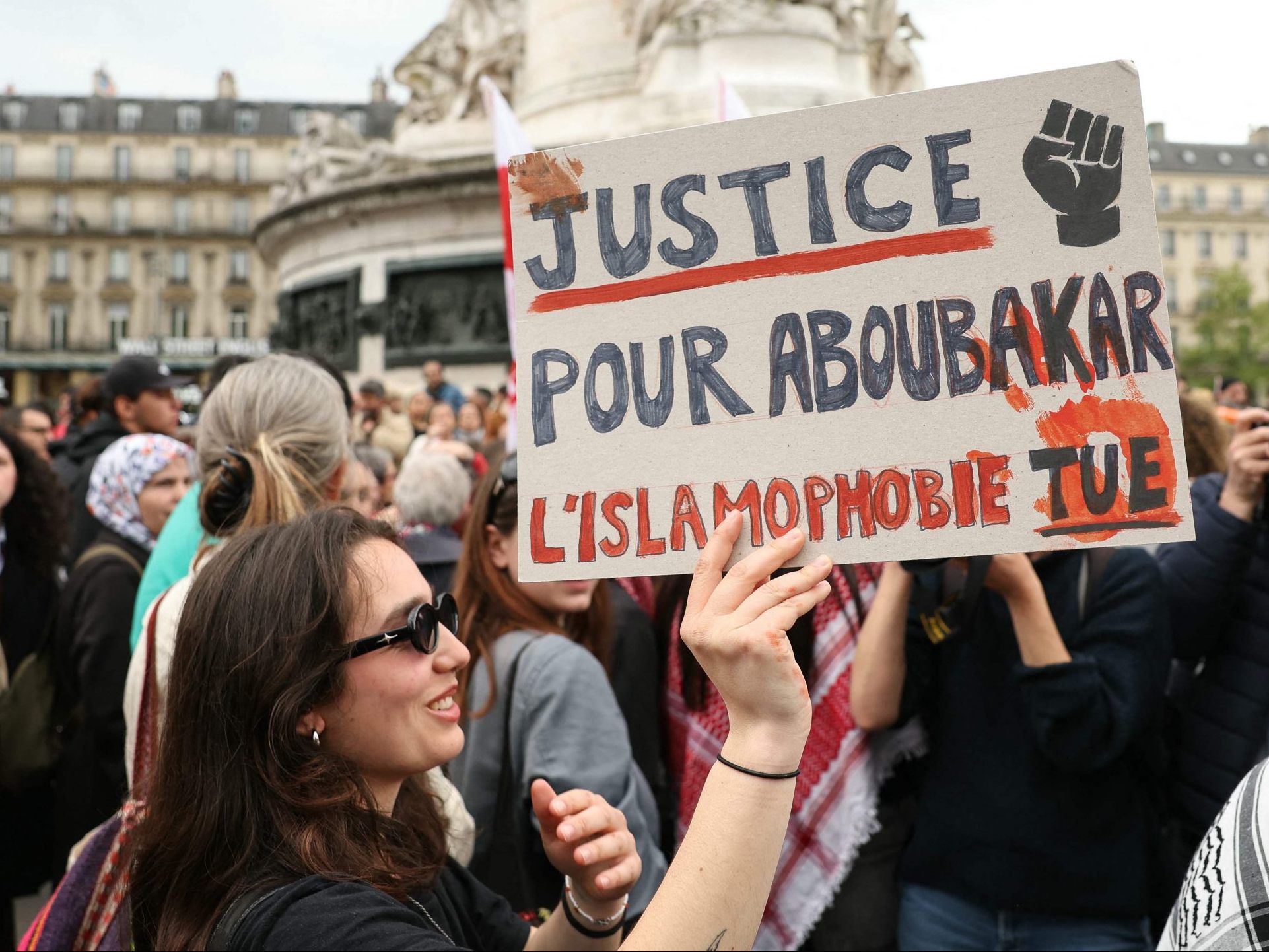 Nach dem Mord an einem jungen Mann fanden in Paris Demonstrationen statt. Nach dem Mord an einem jungen Mann fanden in Paris Demonstrationen statt.