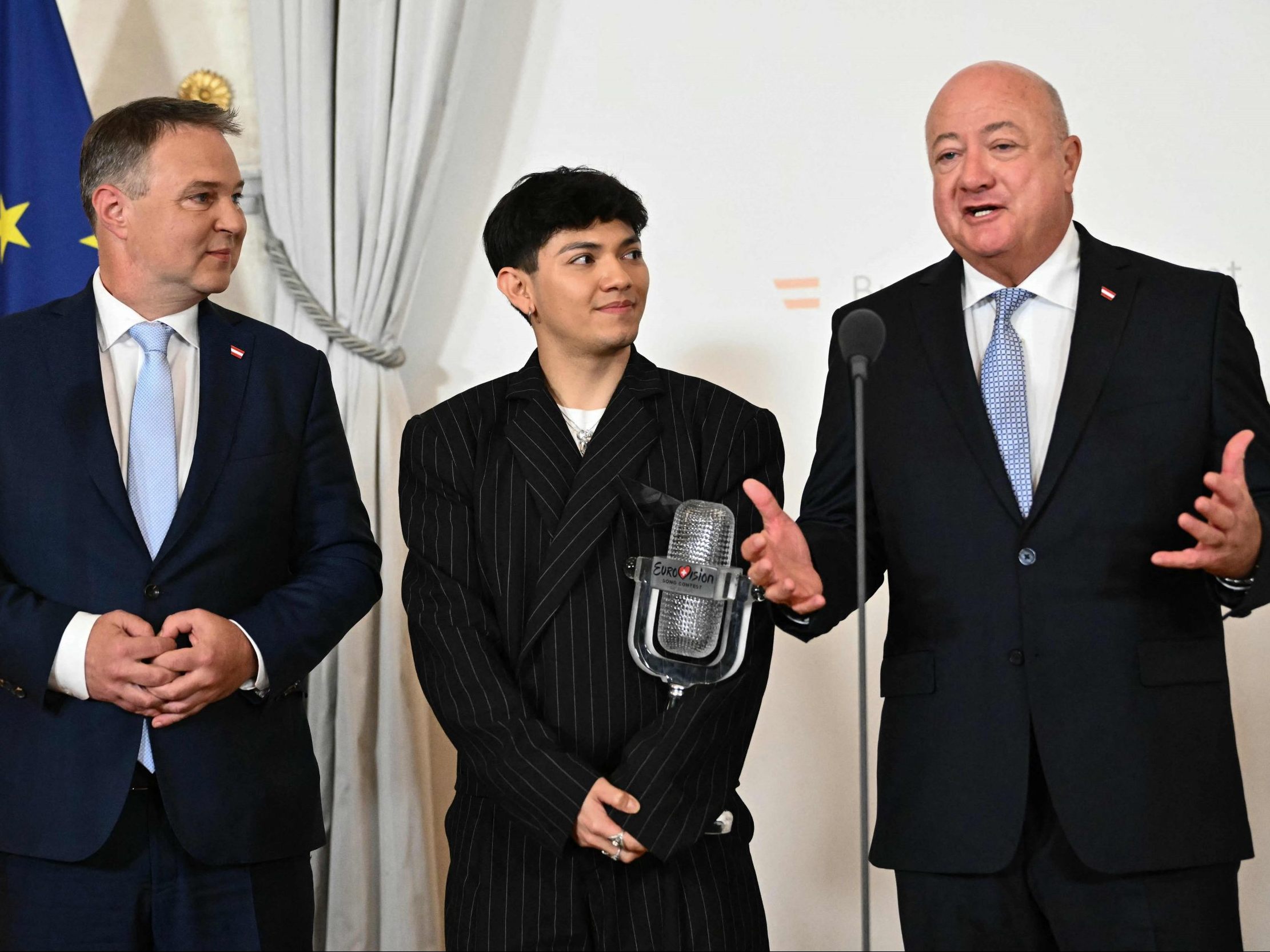 ESC-Sieger JJ wird im Bundeskanzleramt empfangen. ESC-Sieger JJ wird im Bundeskanzleramt empfangen.