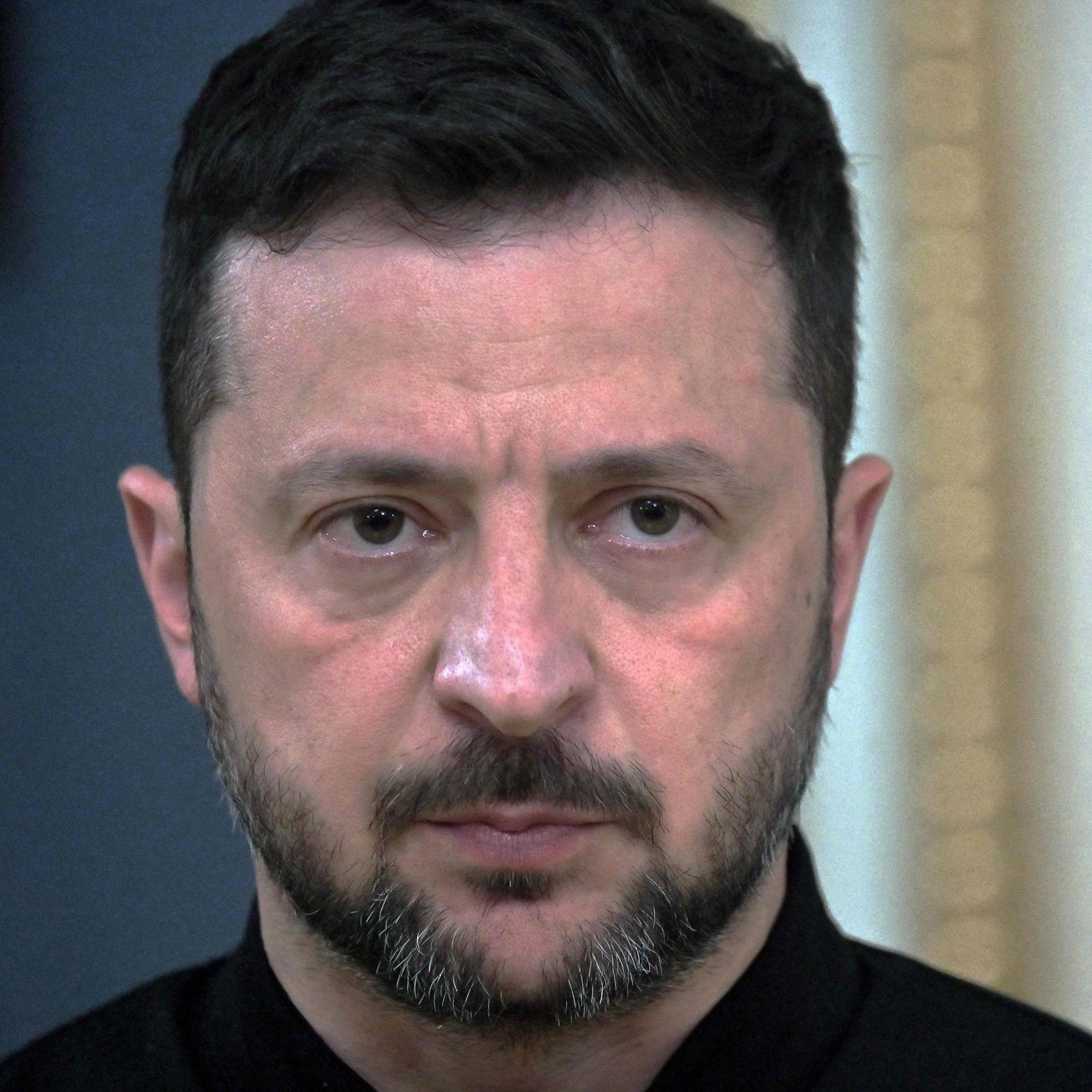 Laut Selenskyj sind etwa 50.000 Soldaten für einen Vorstoß zusammengezogen worden.