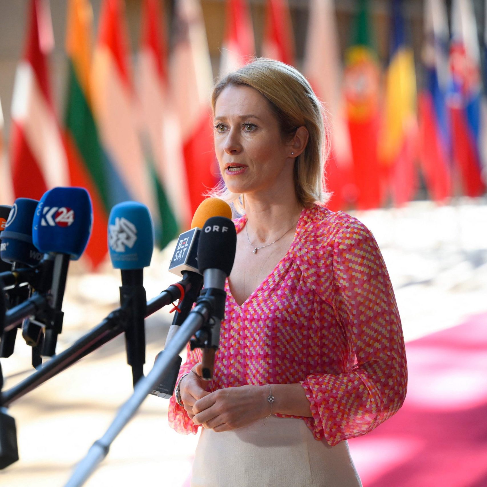 Die EU hat neue Sanktionen gegen Russland verabschiedet. 200 Schiffe und mehrere Unternehmen geraten ins Visier – Österreich unterstützt die Maßnahmen in Brüssel.