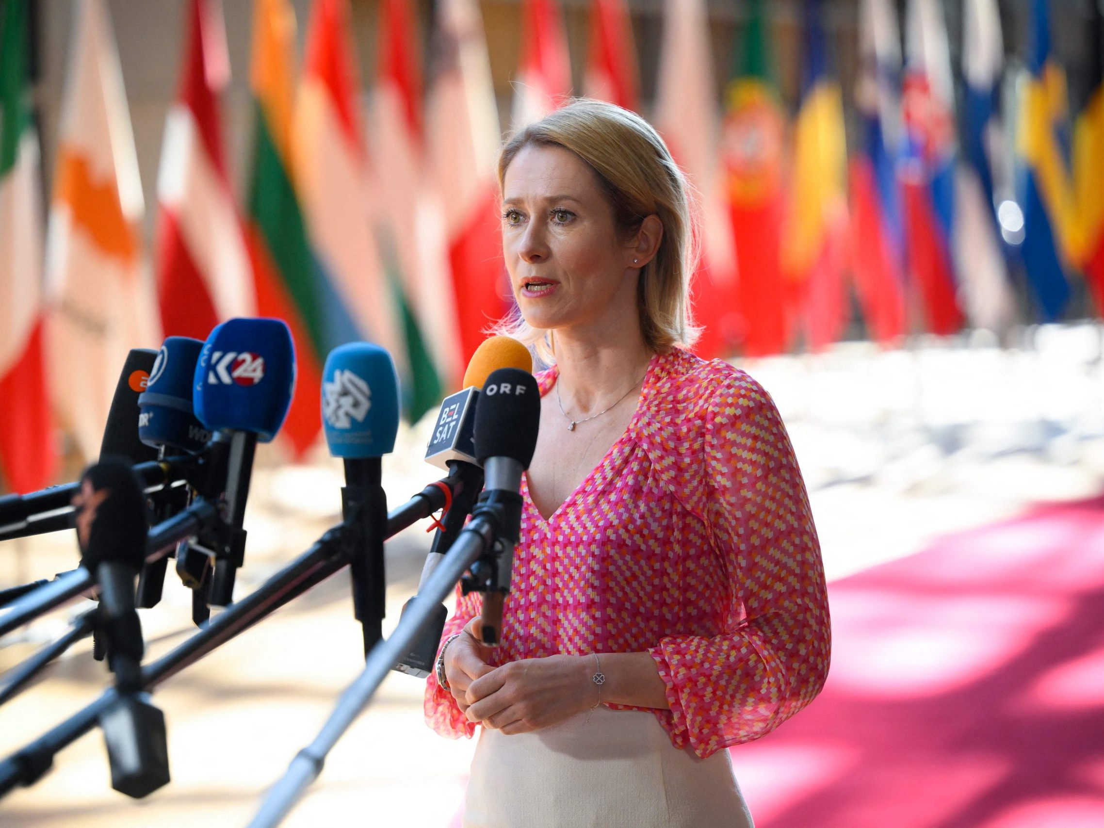 Die EU hat neue Sanktionen gegen Russland verabschiedet. 200 Schiffe und mehrere Unternehmen geraten ins Visier – Österreich unterstützt die Maßnahmen in Brüssel. Die EU hat neue Sanktionen gegen Russland verabschiedet. 200 Schiffe und mehrere Unternehmen geraten ins Visier – Österreich unterstützt die Maßnahmen in Brüssel.