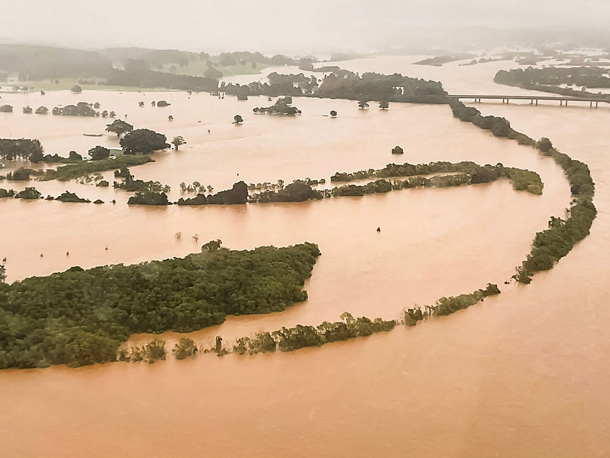 Australiens Ostküste kämpft mit heftigen Regenfällen.