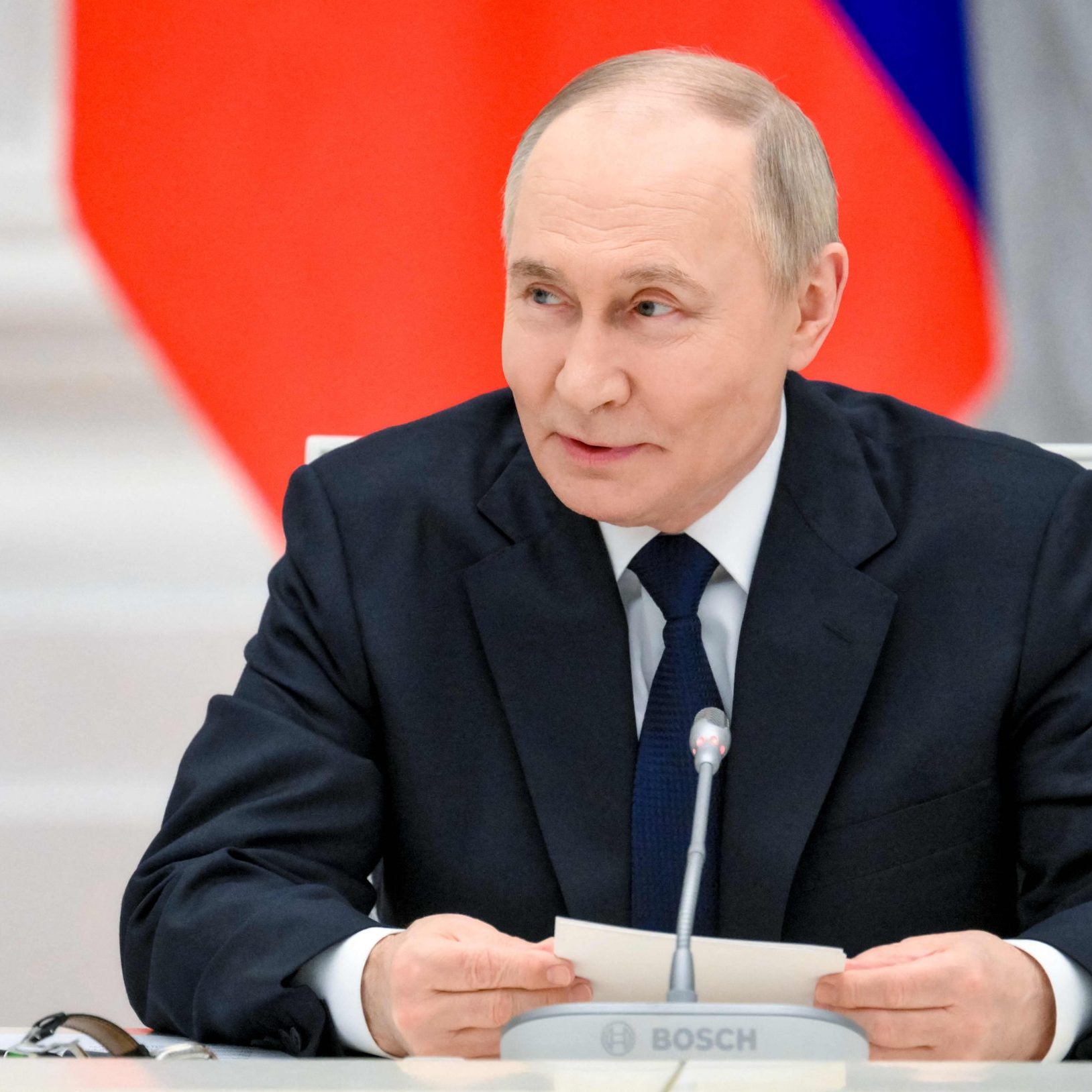 Falls Putin keinen Friedensvertrag zu seinen Bedingungen erreichen könne, würde der Krieg weiter geführt werden, hieß es.