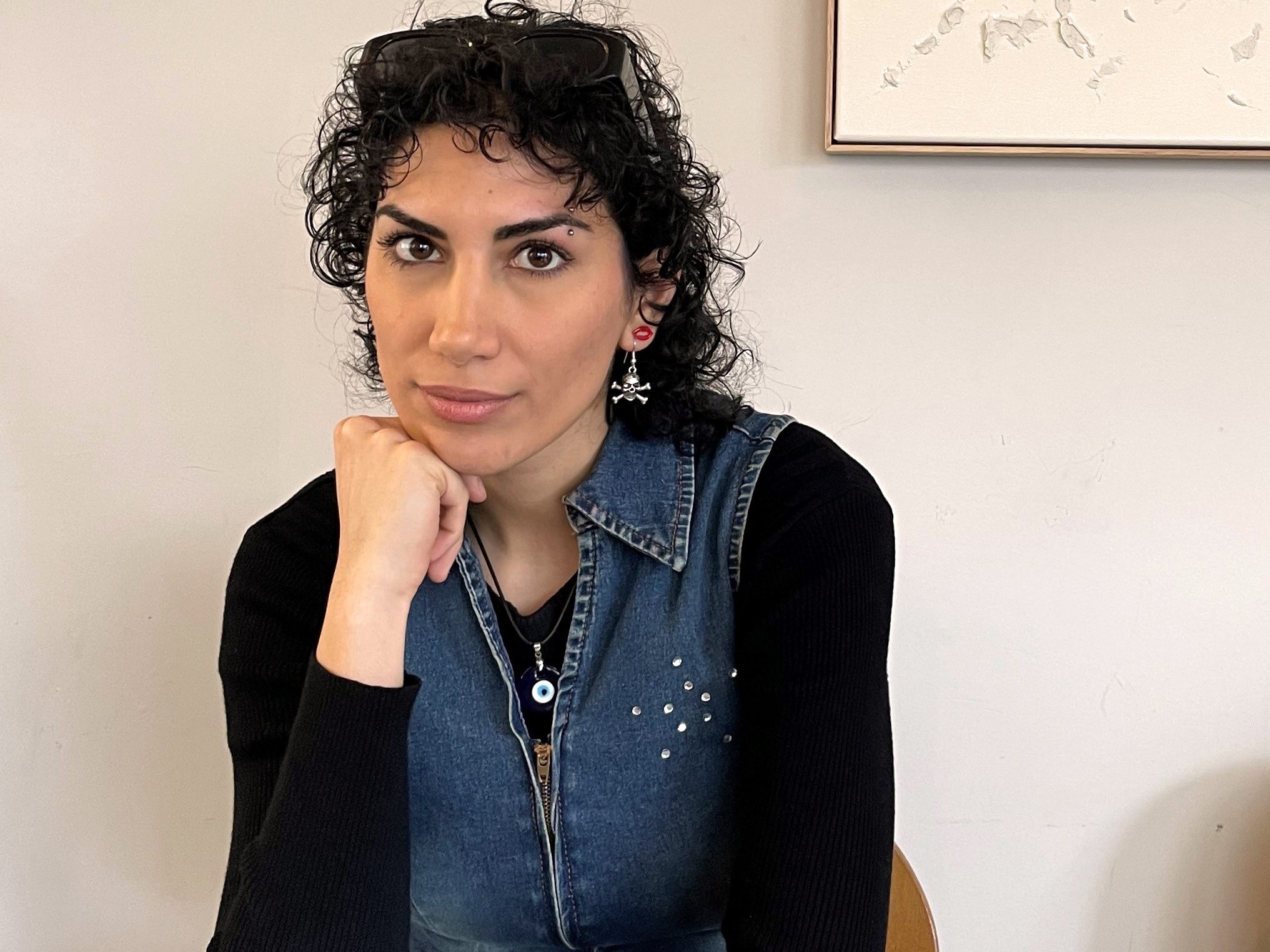 Die aus dem Iran stammende Autorin Aisouda Hoshiyar schreibt zu gesellschaftspolitischen Themen. Die aus dem Iran stammende Autorin Aisouda Hoshiyar schreibt zu gesellschaftspolitischen Themen.
