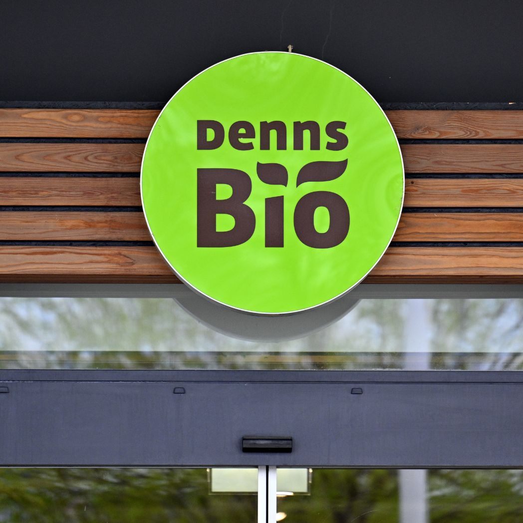 Denns Biomarkt und dennree rufen einen verkauften Käse wegen möglicher Metallfremdkörper zurück.
