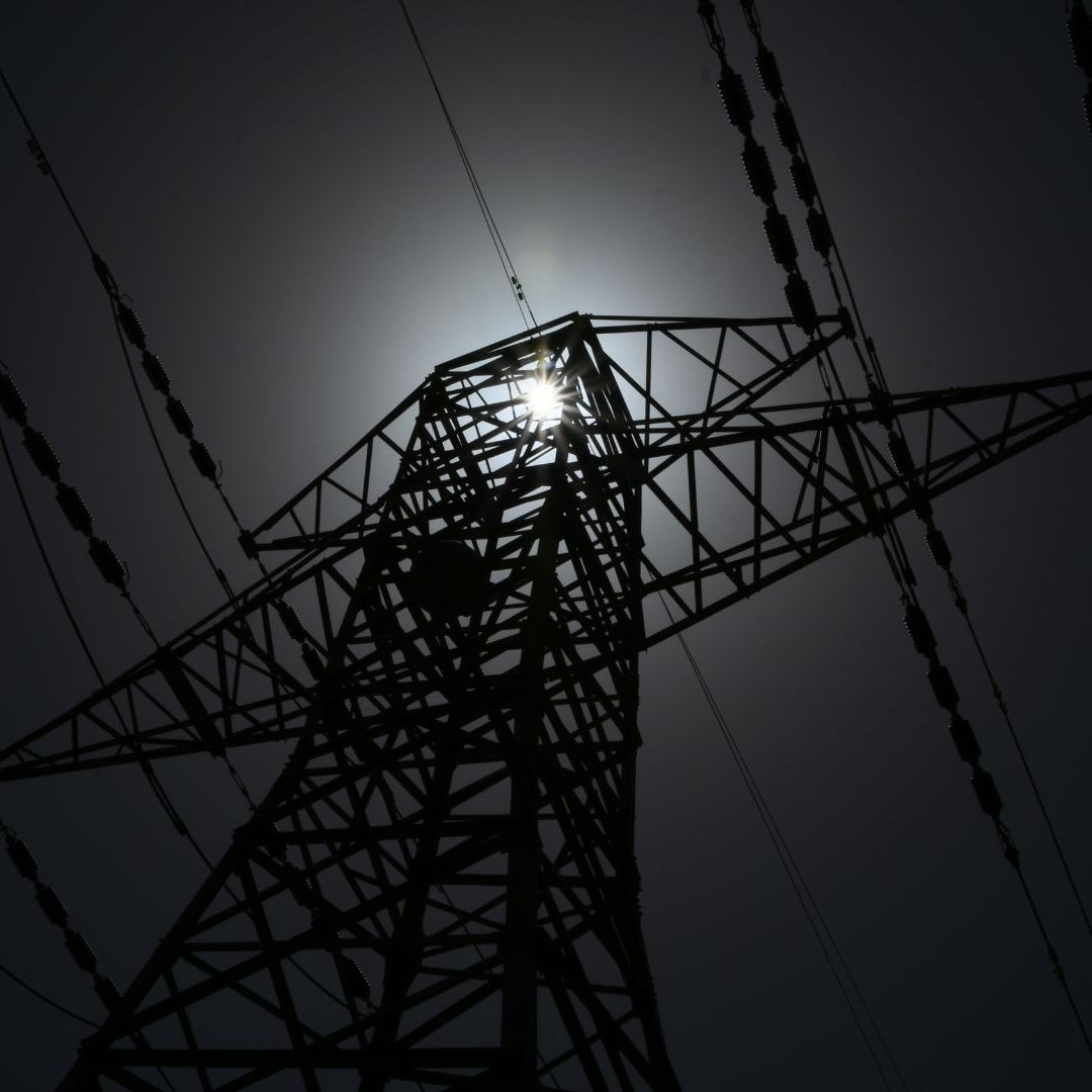 In den USA wurden unzulässige Kommunikationsmodule in chinesischen Wechselrichtern gefunden, womit sich im schlimmsten Fall ein Blackout auslösen lässt.