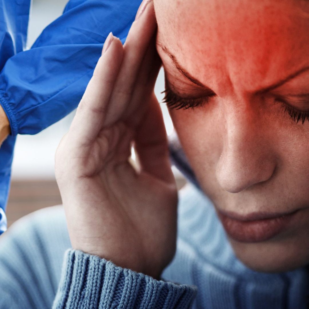 Frauen dröhnt öfter der Schädel als Männern.