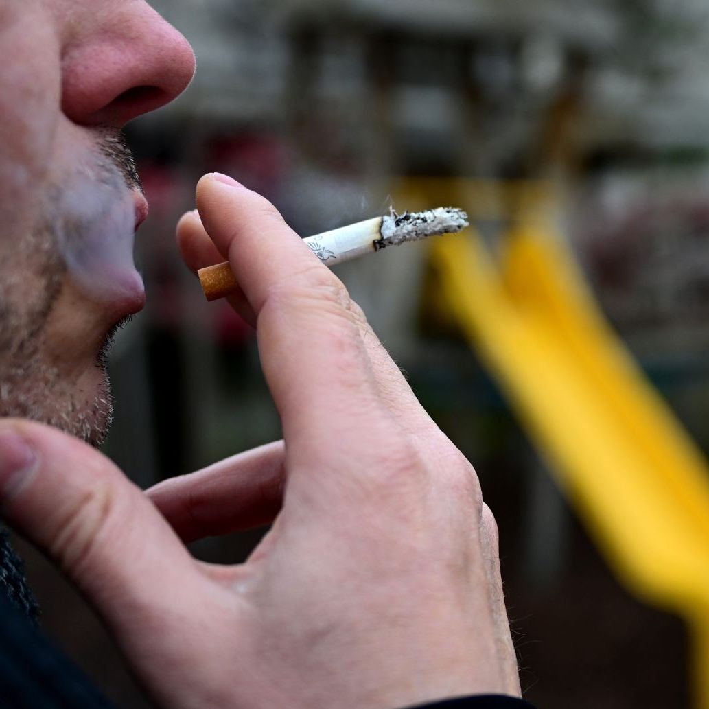 Das Rauchen soll in Frankreich zukünftig auch im Freien verboten sein.