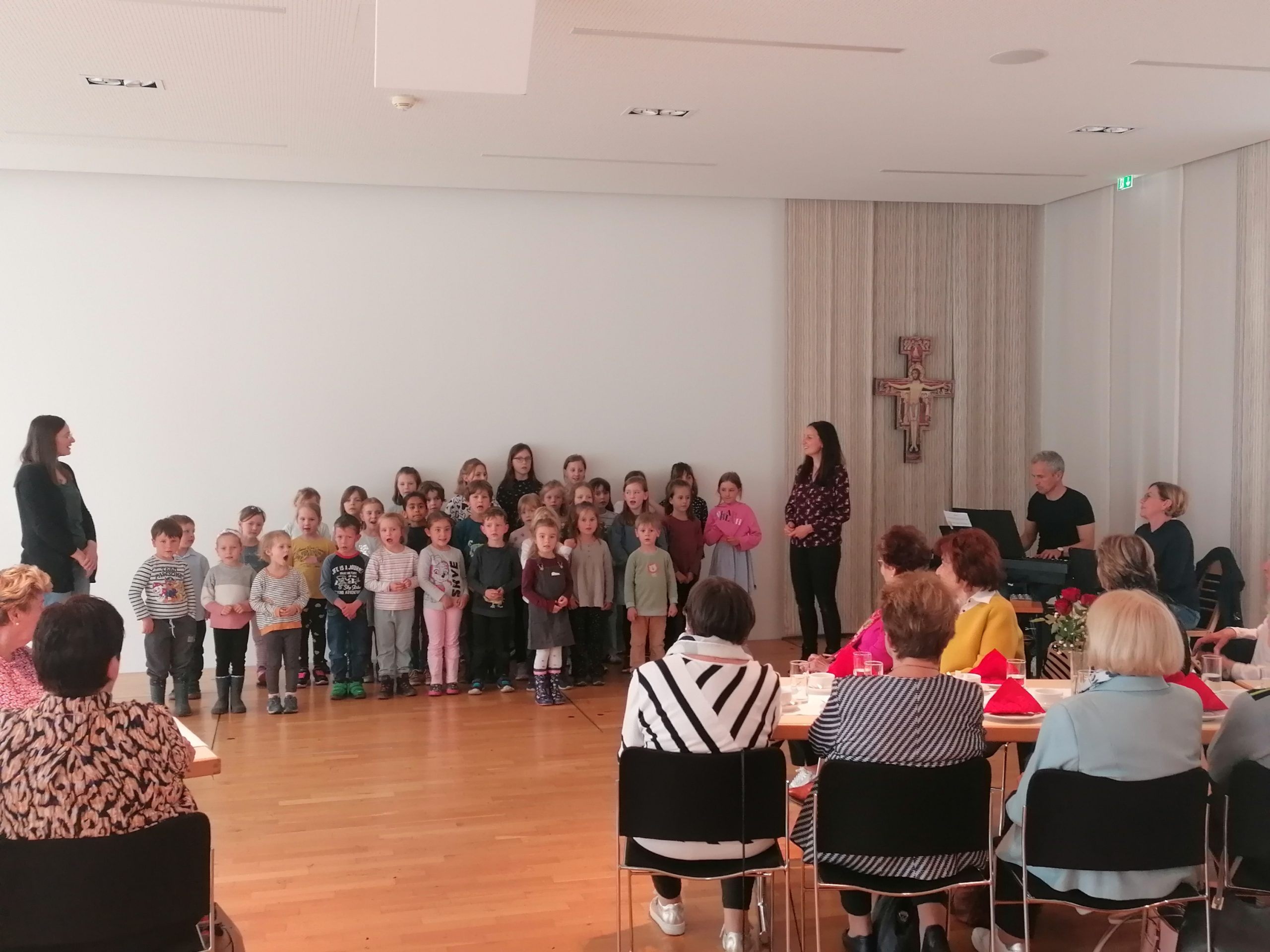 CantaKids und CantaJuniors der Pfarre Hl. Kreuz