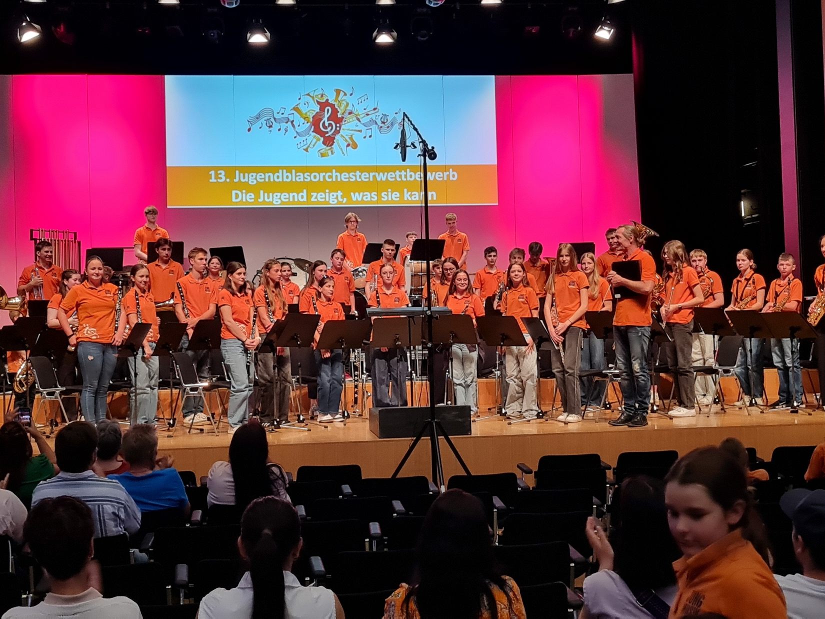 Beim 13. Jugendblasorchester-Landeswettbewerb zeigten auch die jungen Lochauer Nachwuchsmusikanten mit „Rasselbande“ und „Jungmusik Lochau“ erfolgreich ihr Können. Im Bild die „Jungmusik Lochau“ bei ihrem Auftritt.