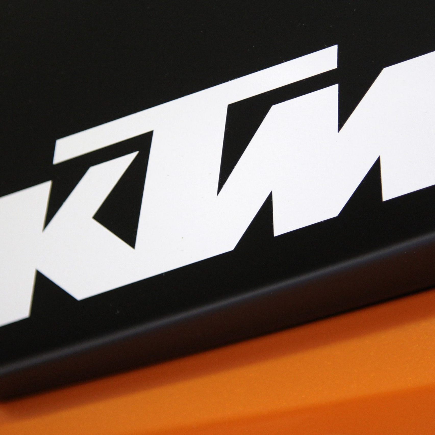 Bajaj stellt KTM erforderliche Mittel zur Verfügung.