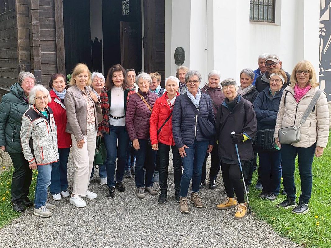 Dornbirner Mitglieder von Vorarlberg 50plus folgten der Einladung zu einer Maiandacht am Bödele Dornbirner Mitglieder von Vorarlberg 50plus folgten der Einladung zu einer Maiandacht am Bödele