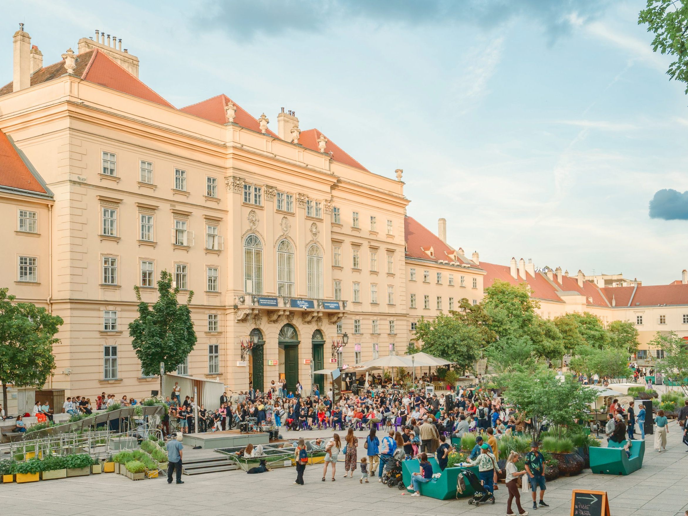 Wien trennt noch ein Tag von der MQ Sommerbühne 2025. Wien trennt noch ein Tag von der MQ Sommerbühne 2025.