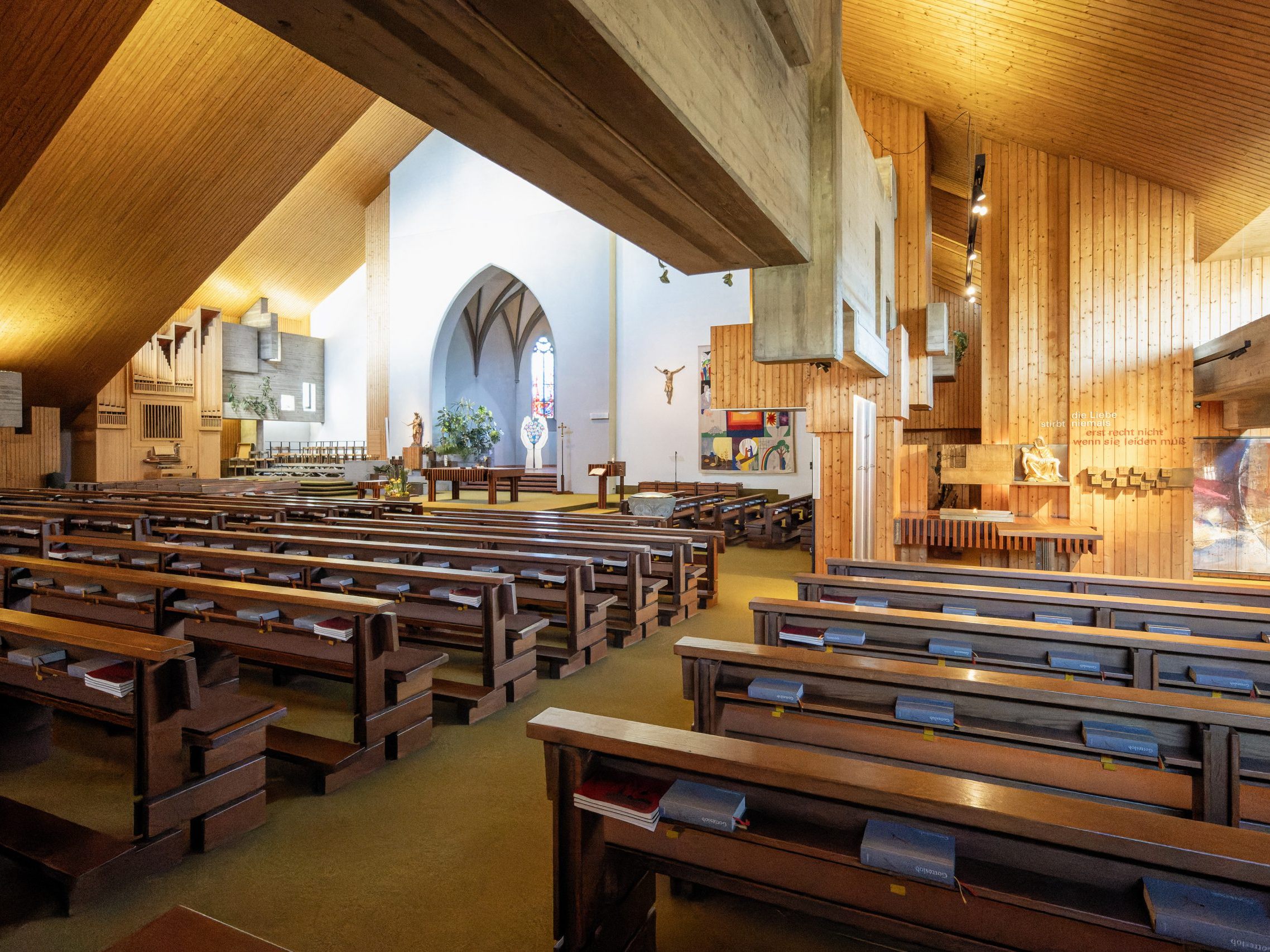 Innenraum der Pfarrkirche Göfis