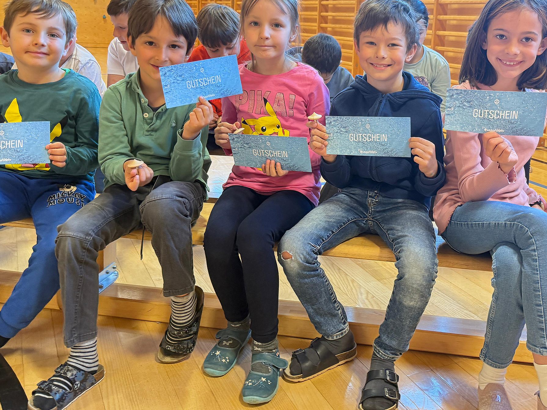 Die Schüler*innen der VS Bings und VS Obdorf wurden mit Preisen vom ValBlu belohnt. Die Schüler*innen der VS Bings und VS Obdorf wurden mit Preisen vom ValBlu belohnt.